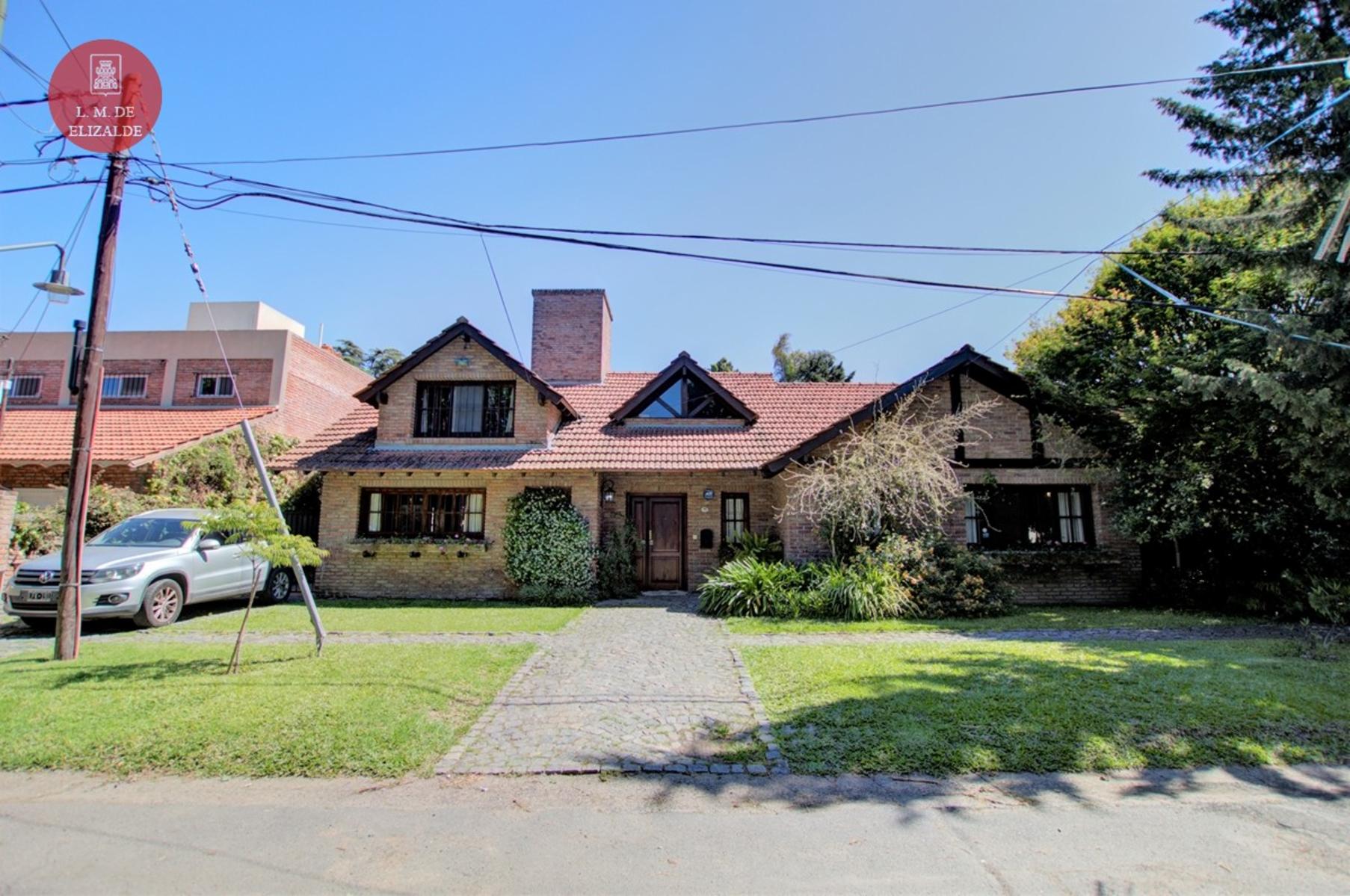 Gdor. Arana y Av. Sucre - Casa con gran jardín, pileta y quincho - Venta - Santa Rita - Boulogne — foto 11