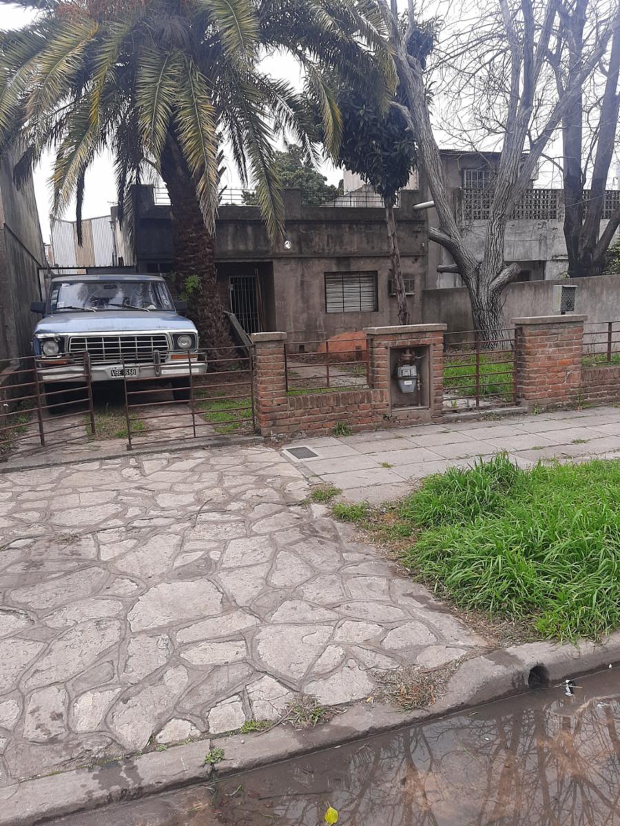 PALOMAR - VENTA DE CASA A RECICLAR SOBRE LOTE DE 10X 44