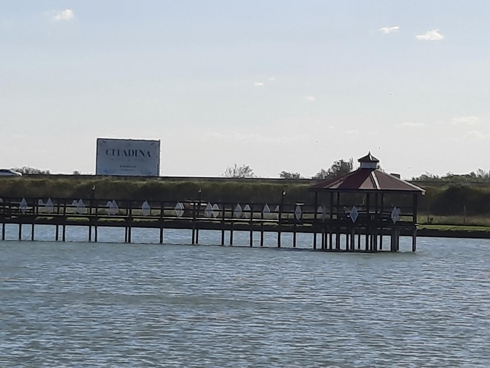EXCELENTE FRACCION EN DOLORES, CASCO DE ESTANCIA CON LAGO ARTIFICIAL - 12