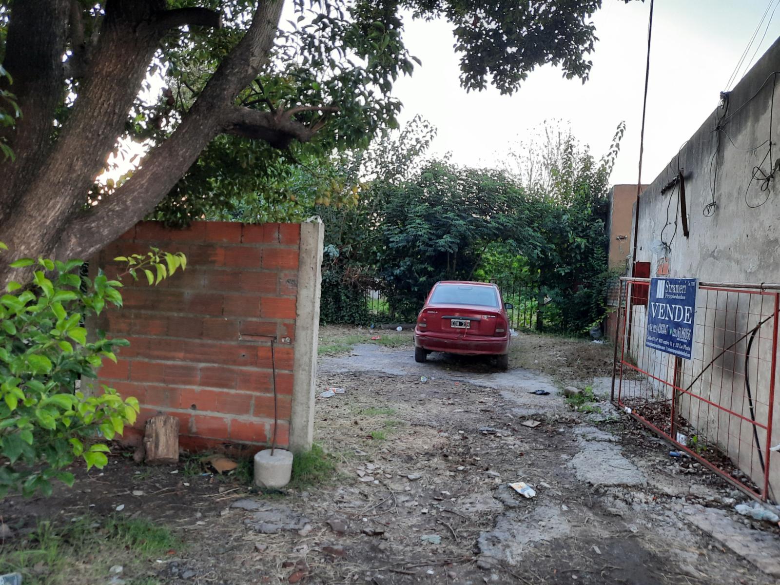 LOTE 6210 e/ 7 y 8 LA PLATA