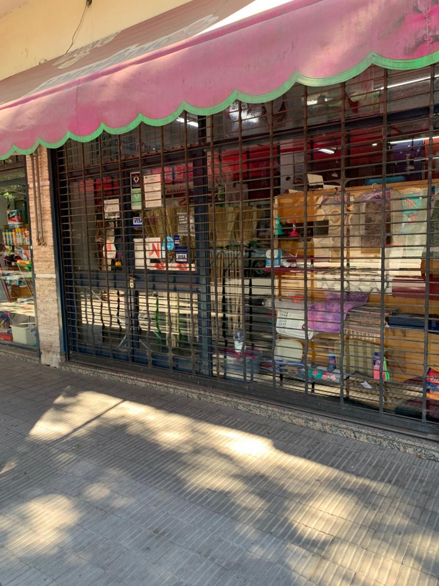 URQUIZA / CAFERATA - Local de 200m2 con frente vidriado y persiana de enrollar. — foto 2