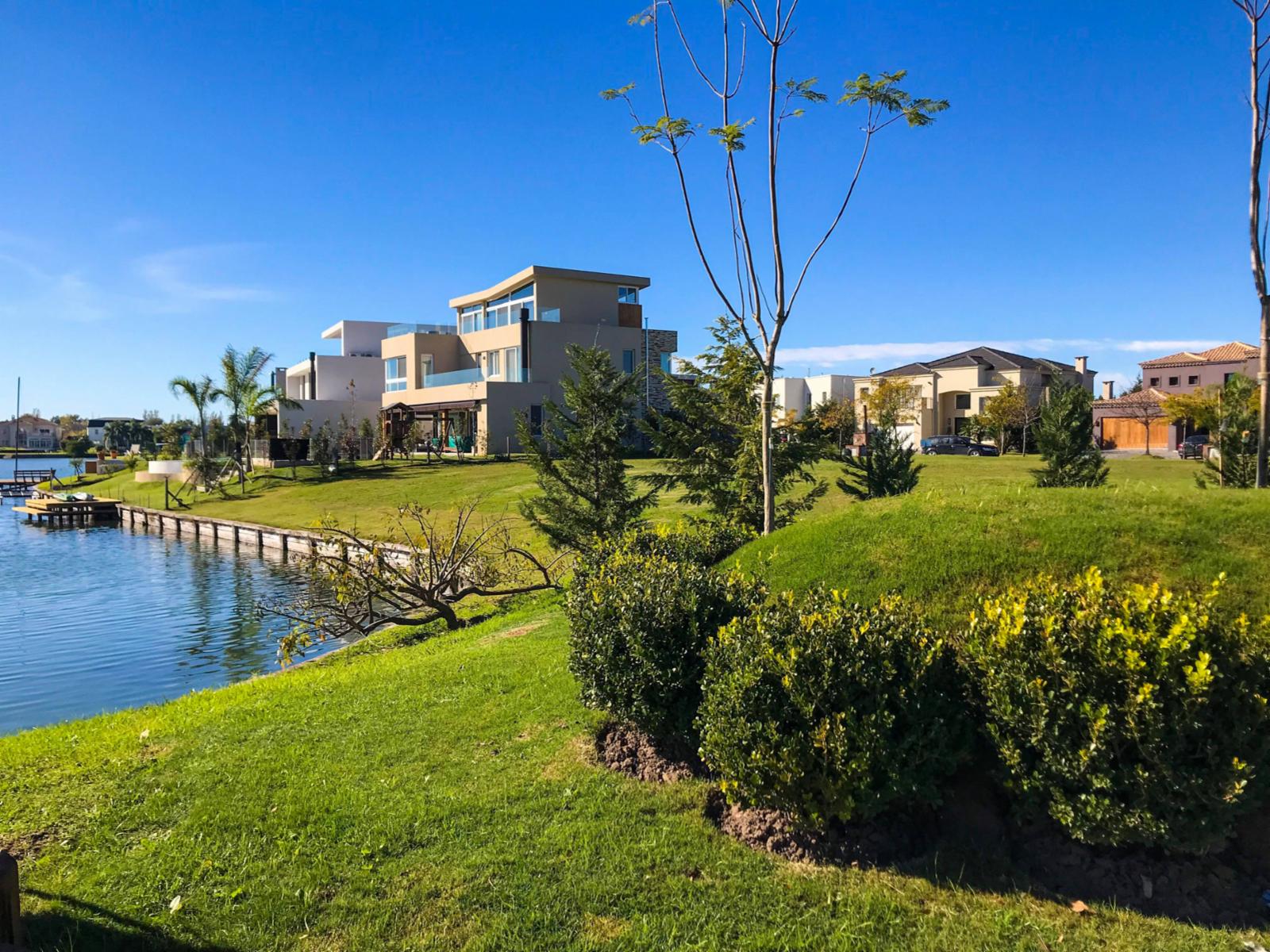 Inmejorable propiedad en Cabos del lago, Nordelta. — foto 2