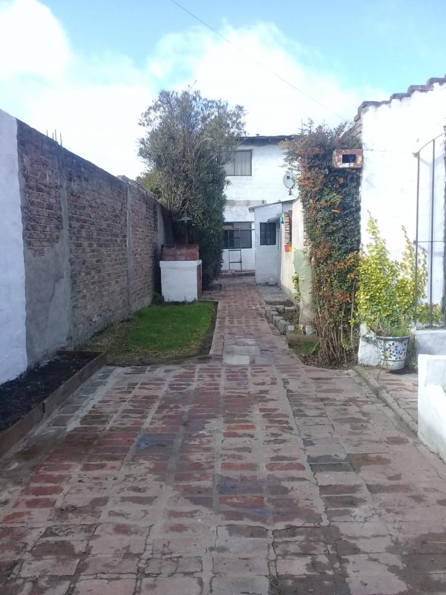 Casa c/ opción a segunda construcción sobre lote de 10 x 30 en Bella Vista — foto 8