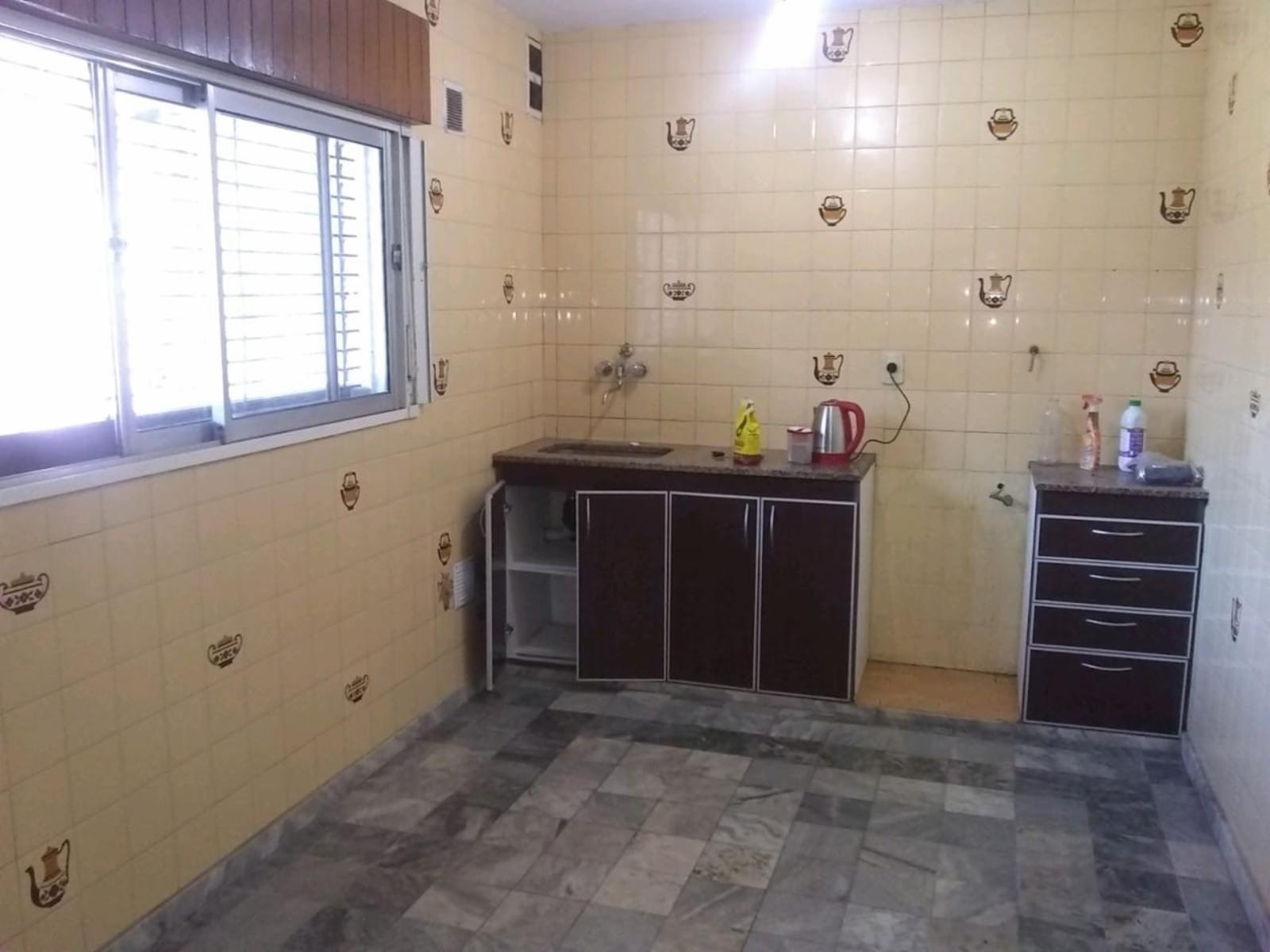 CHALET, 5 AMBIENTES, FONDO LIBRE - 1