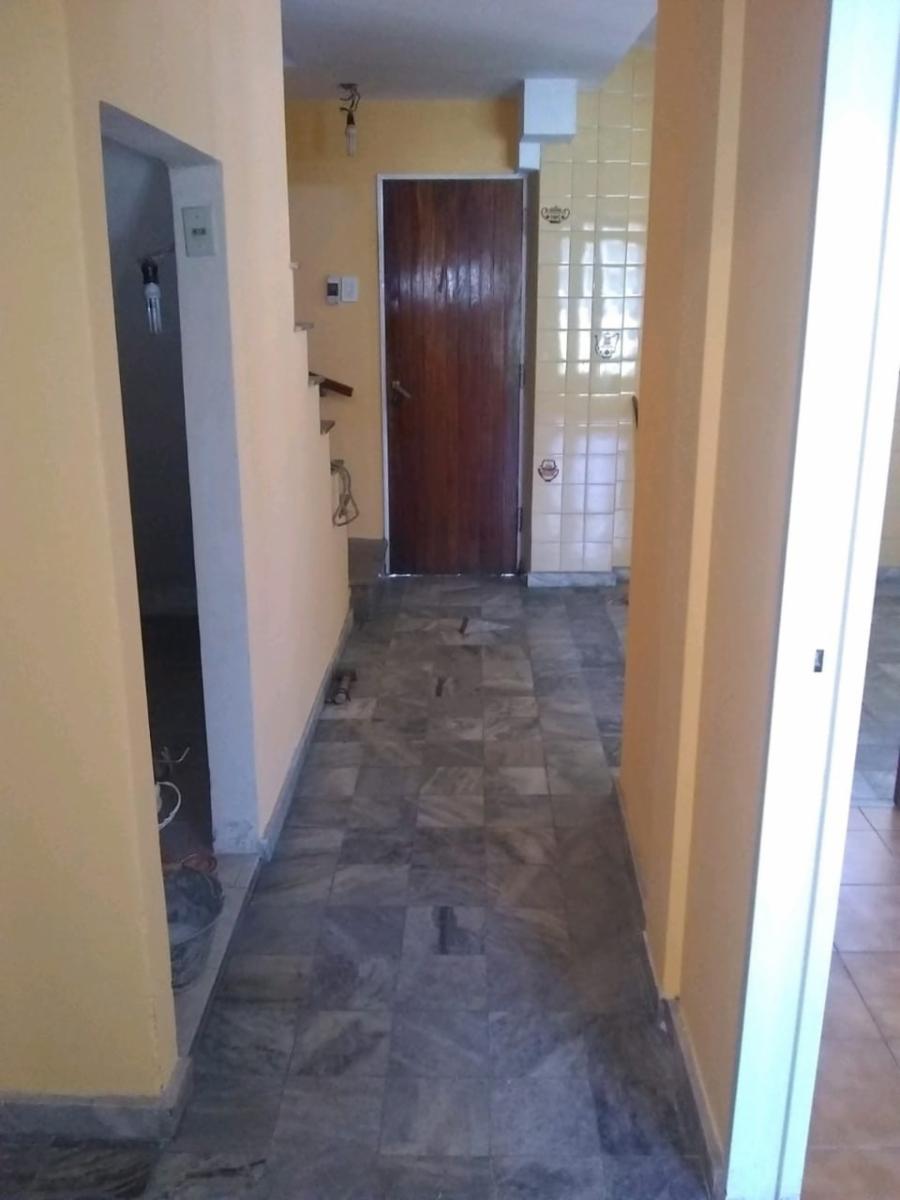 CHALET, 5 AMBIENTES, FONDO LIBRE - 2
