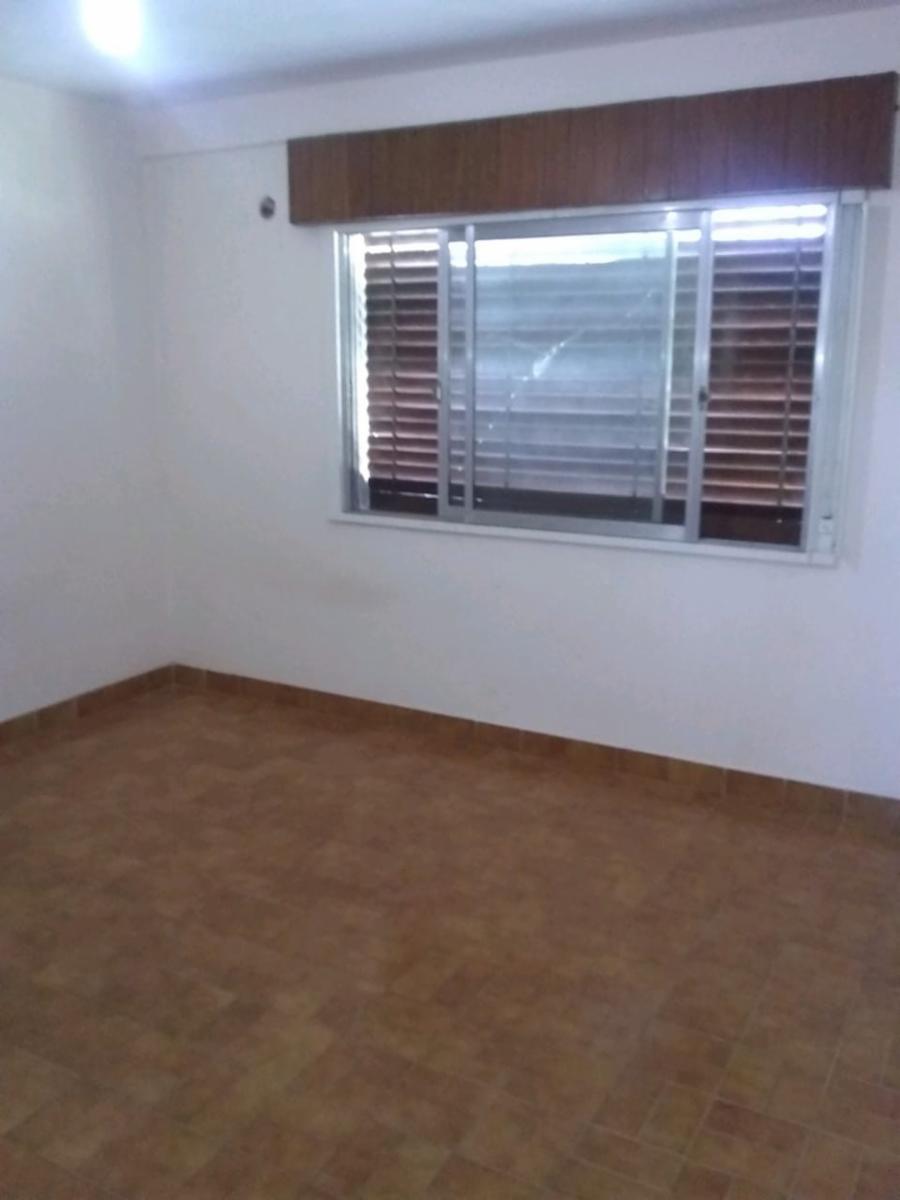 CHALET, 5 AMBIENTES, FONDO LIBRE - 3
