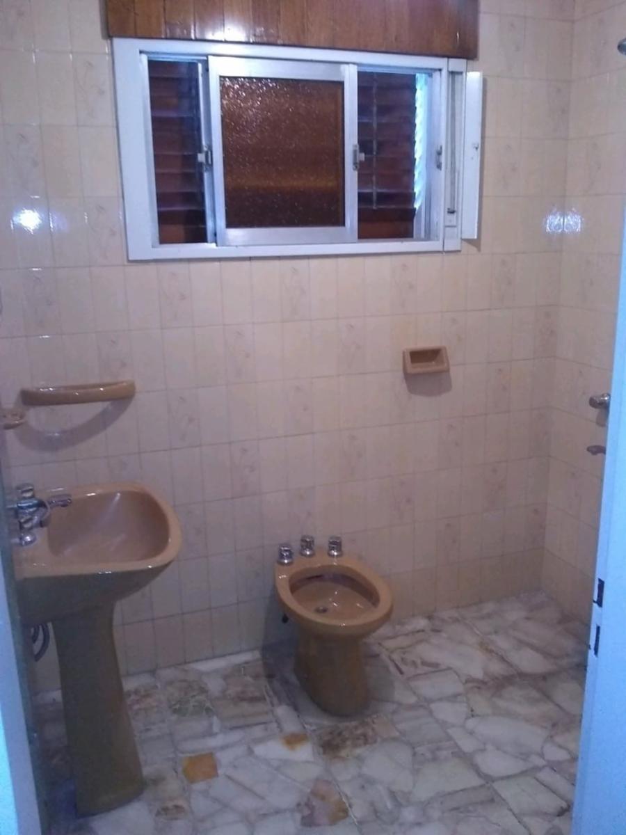CHALET, 5 AMBIENTES, FONDO LIBRE - 6