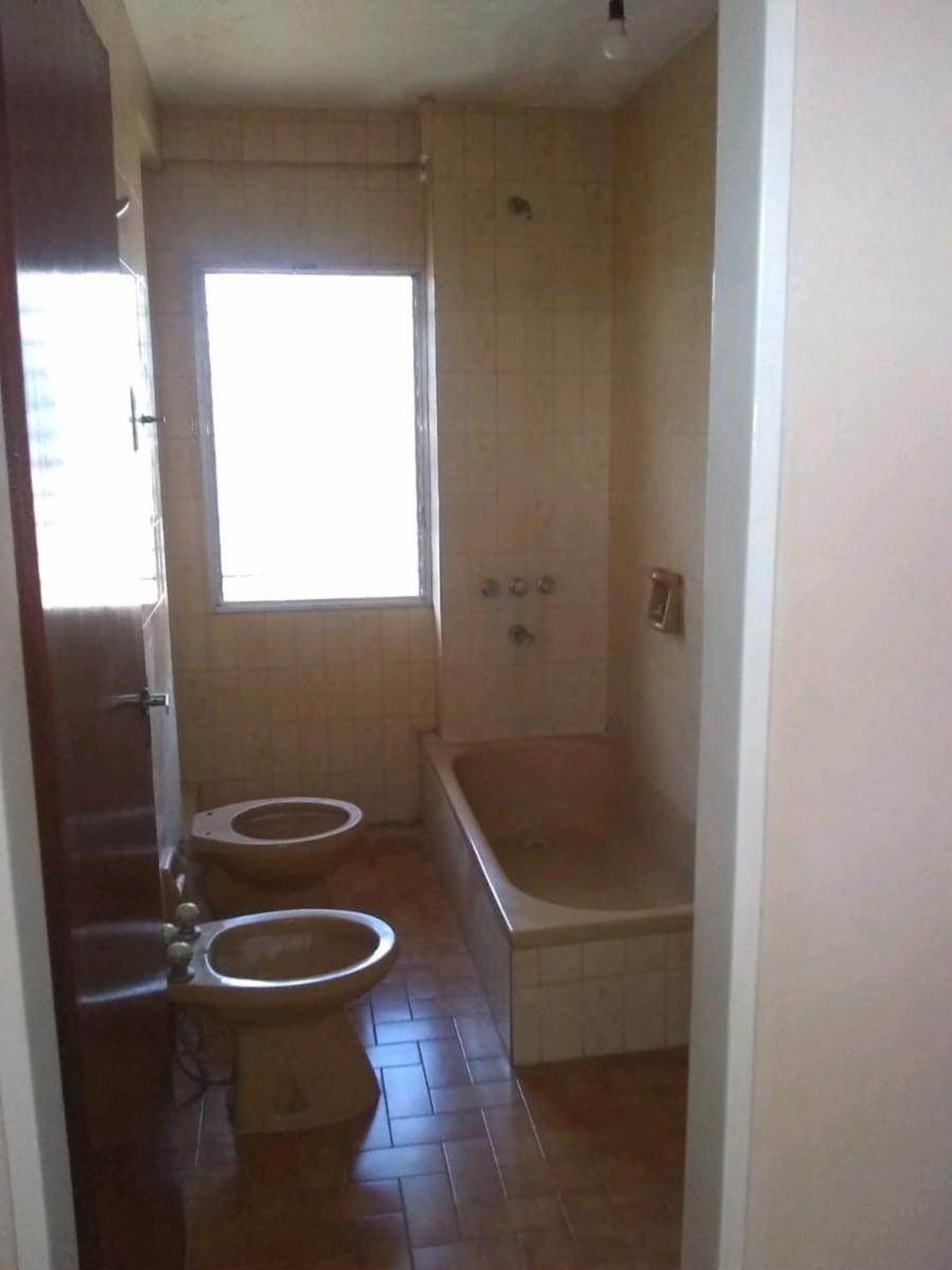 CHALET, 5 AMBIENTES, FONDO LIBRE - 10