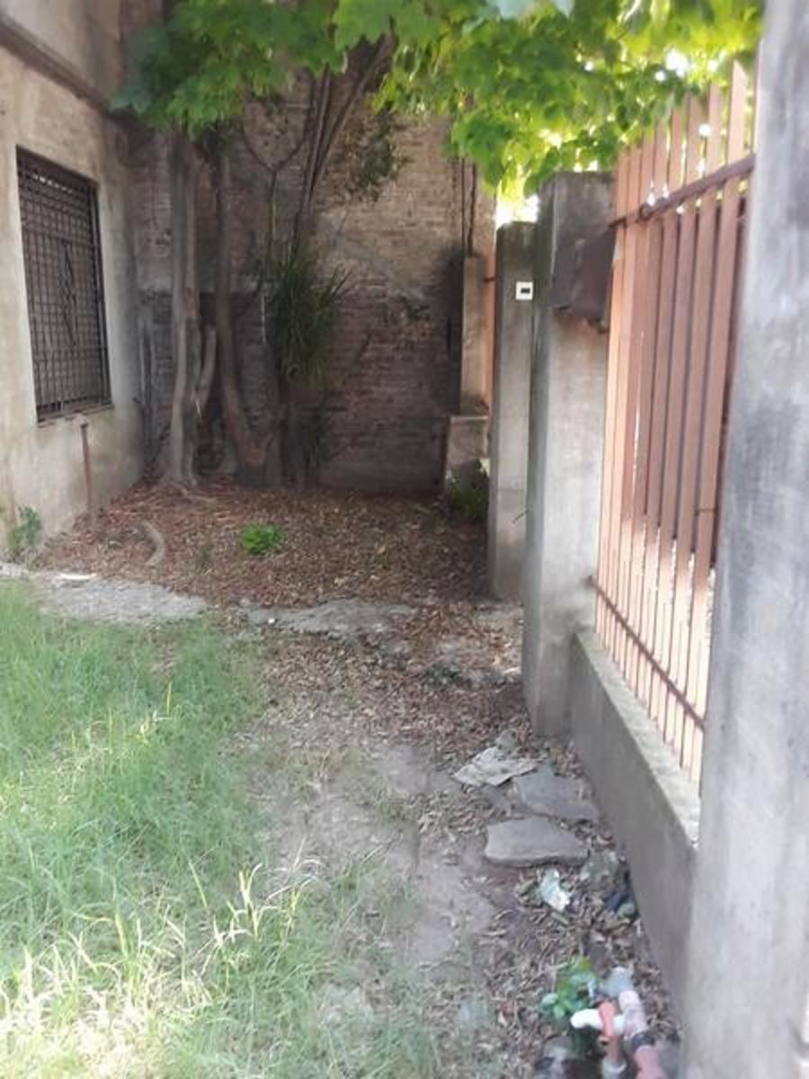VILLA LUZURIAGA, CASA DE 4 AMBIENTES CON COCHERA y FONDO LIBRE — foto 3