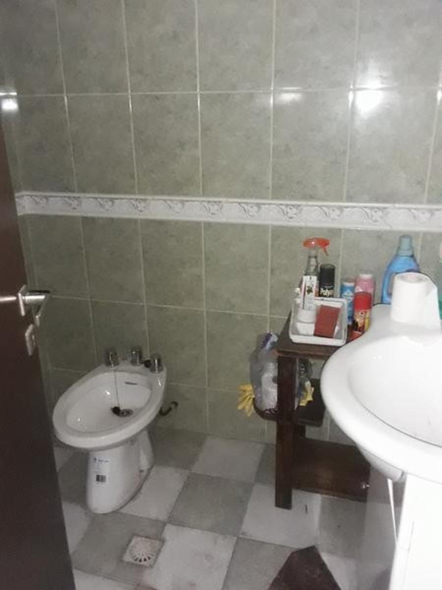 VILLA LUZURIAGA, CASA DE 4 AMBIENTES CON COCHERA y FONDO LIBRE — foto 9