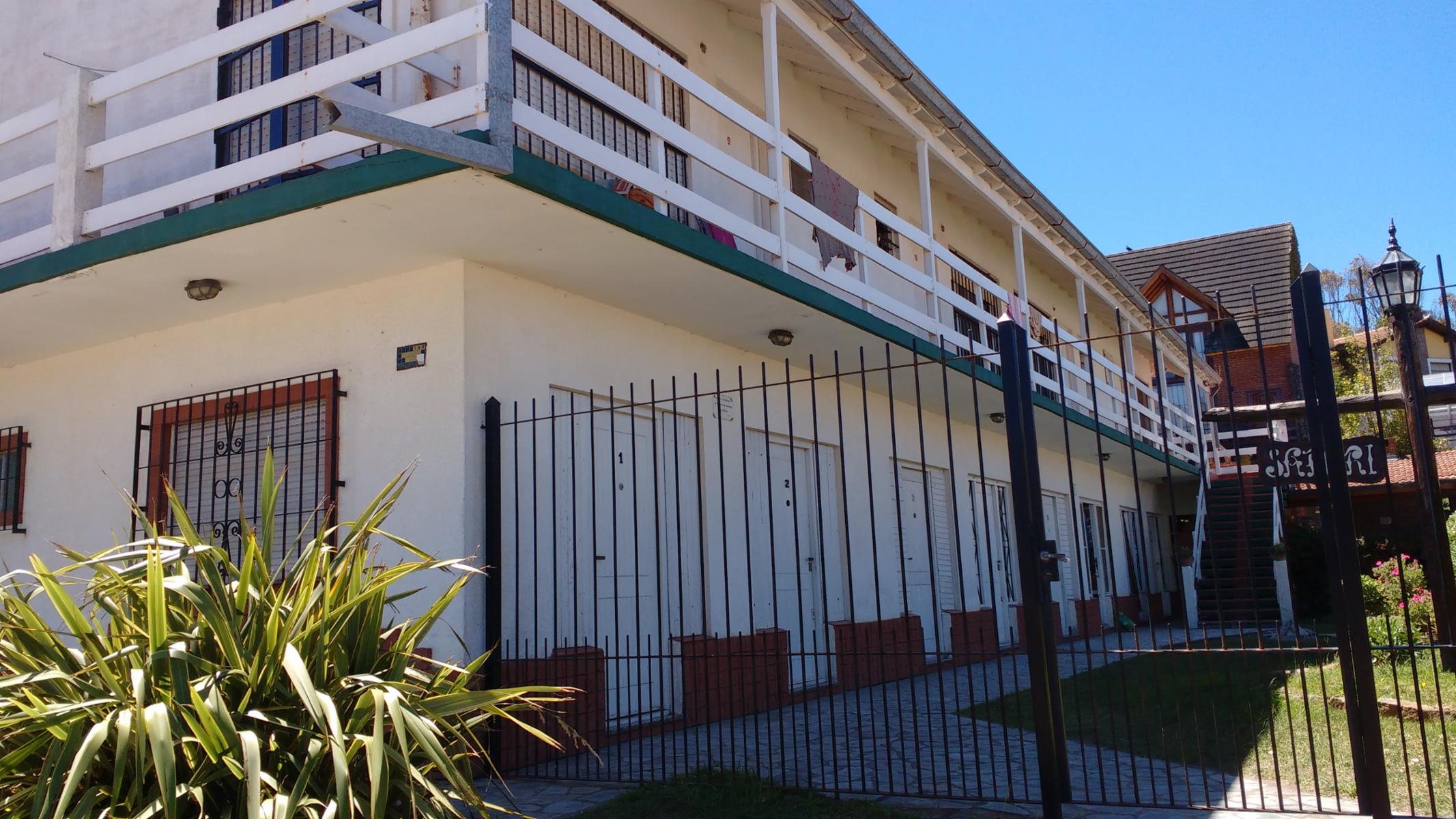 VENTA, DTO a 1 cuadra de la costa, equipado para 8 personas. Impecable estado, y totalmente amueblado, con parque y parrillas.