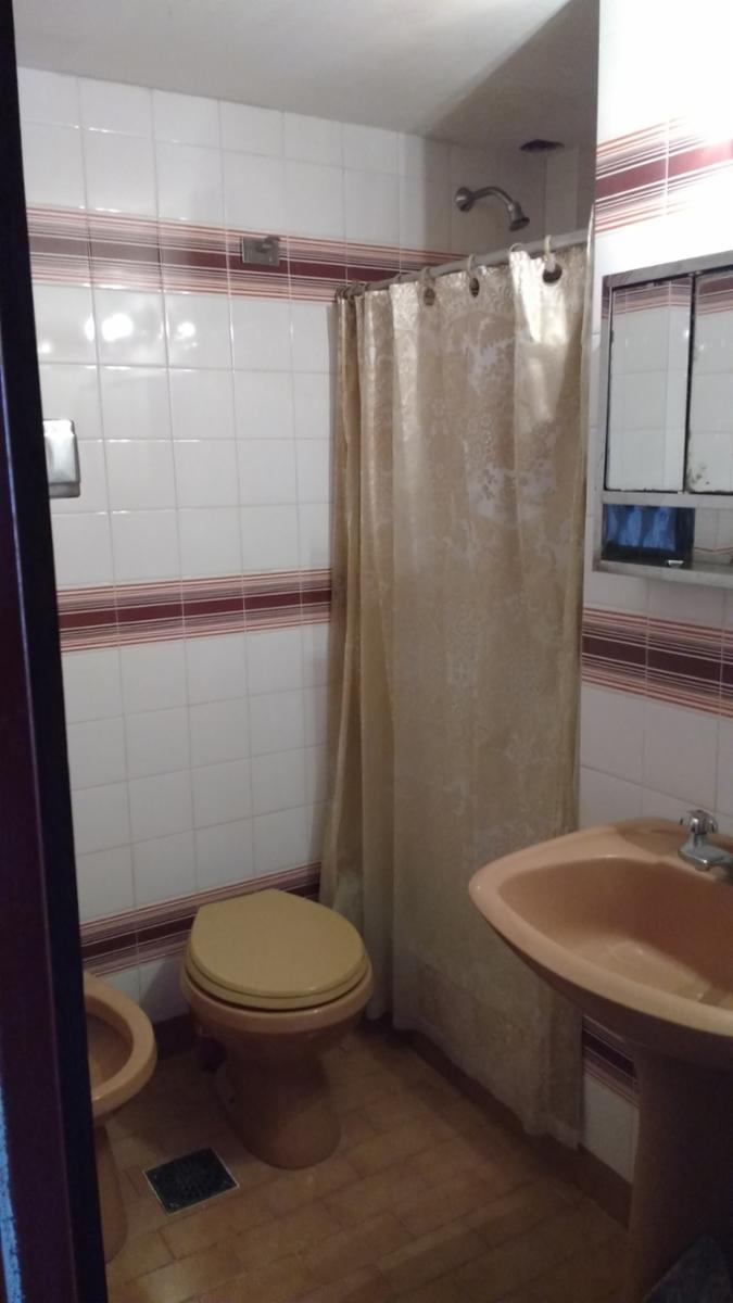 VENTA, DTO a 1 cuadra de la costa, equipado para 8 personas. Impecable estado, y totalmente amueblado, con parque y parrillas. — foto 9