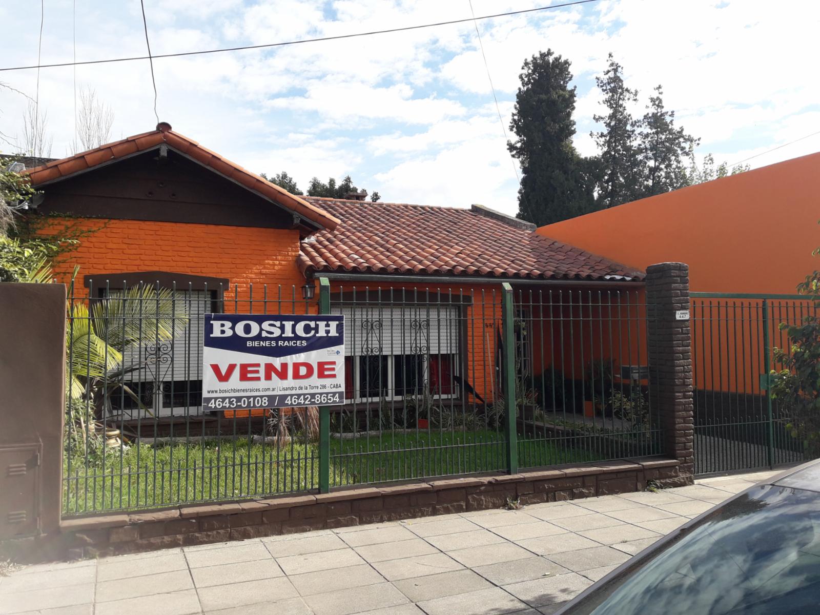 Excelente Propiedad en una sola planta. a 6 cuadras de AV Rivadavia.