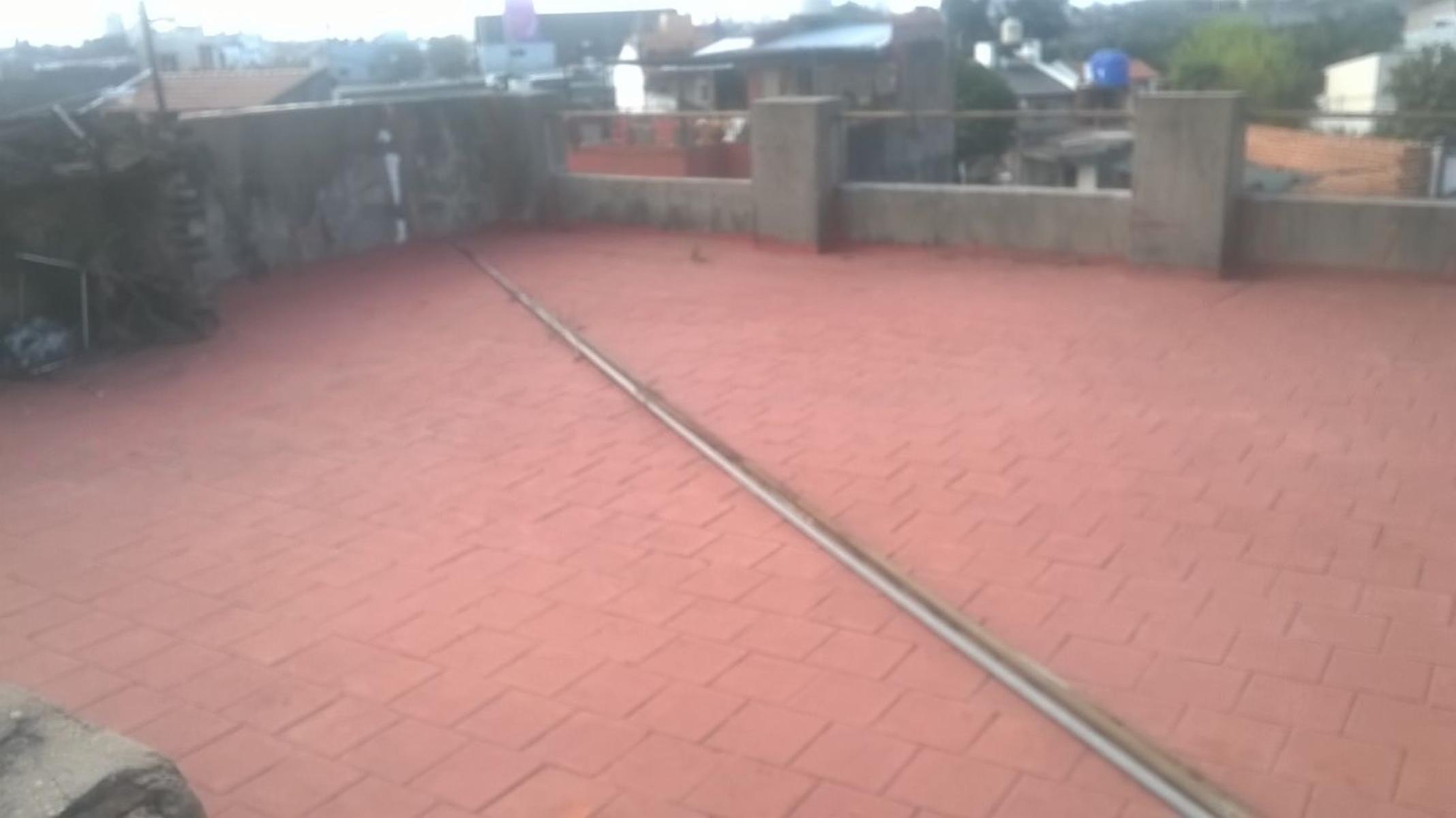 Excelente PH al frente sin expensas de 3 amb. con balcon, patio y terraza. — foto 6