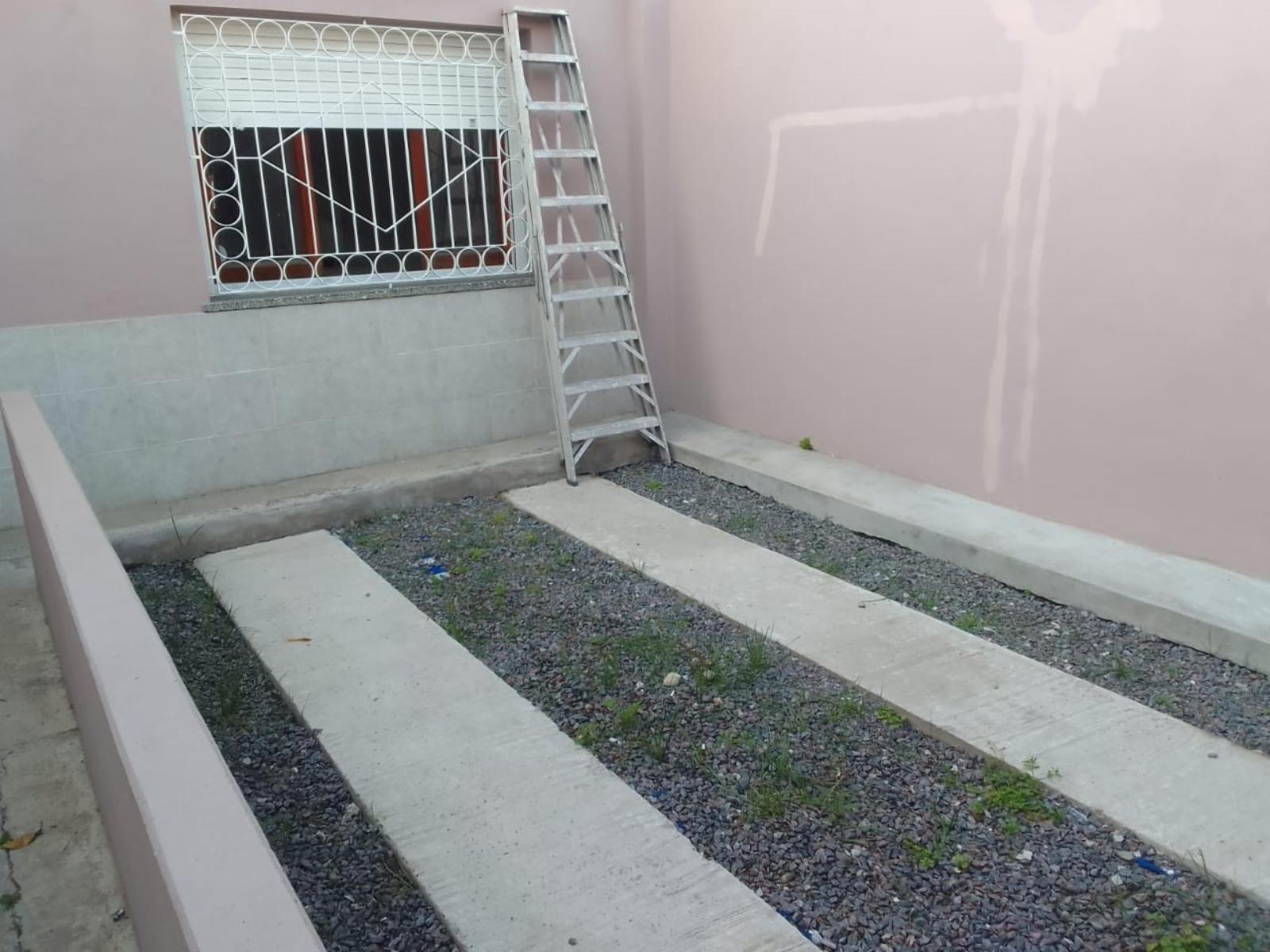 Tipo Casa 3 amb, guarda coche y patio. (A Nuevo )