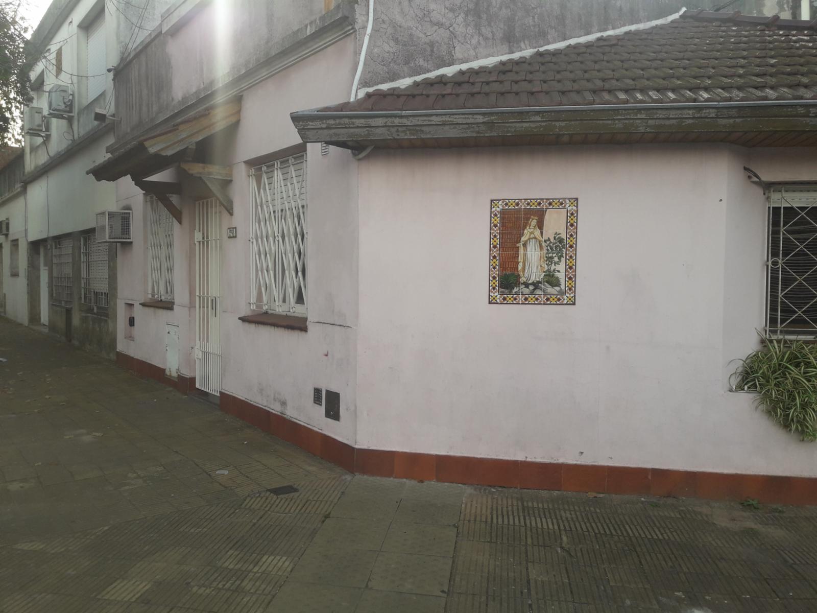 Excelente propiedad de 3 amb. Con patio en impecable estado. Actualmente se usa como oficina. — foto 3