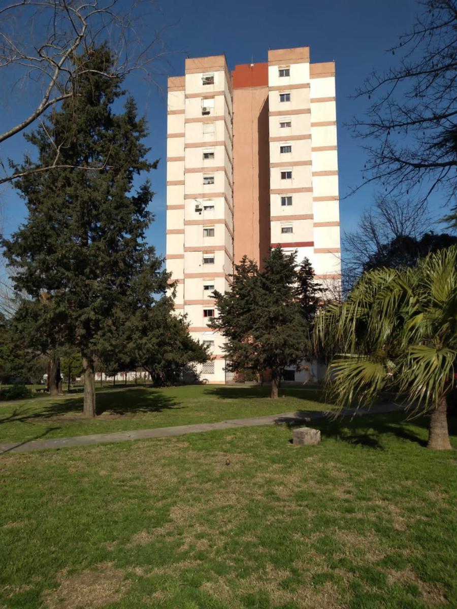 Edificio en Torre, 3 ambientes, Cochera Fija, muy luminoso. Villa Madero