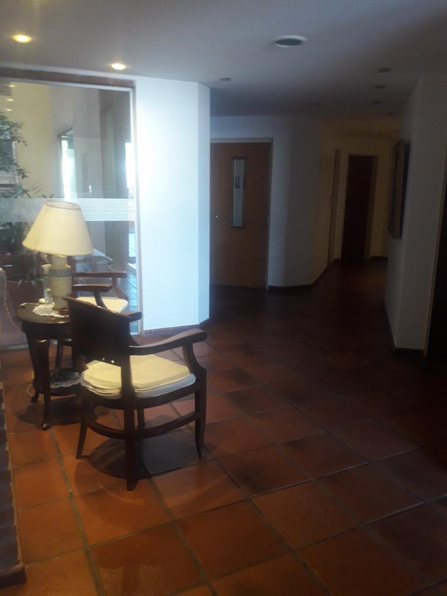 Excelentes Departamentos en pleno centro de Morón, Juntos o separados, 2 y 3 amb. En 1 piso. IMPECABLE — foto 3