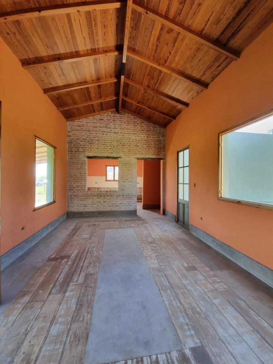 Excelente Propiedad estilo campo, sobre un lote de 40 mts x 95mts. Zona de Chacras, muy arbolada. A 180 km de Caba — foto 3