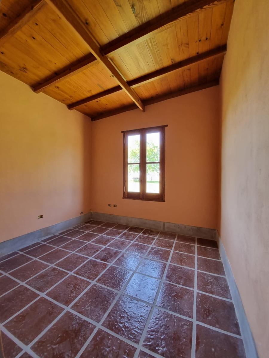 Excelente Propiedad estilo campo, sobre un lote de 40 mts x 95mts. Zona de Chacras, muy arbolada. A 180 km de Caba — foto 5