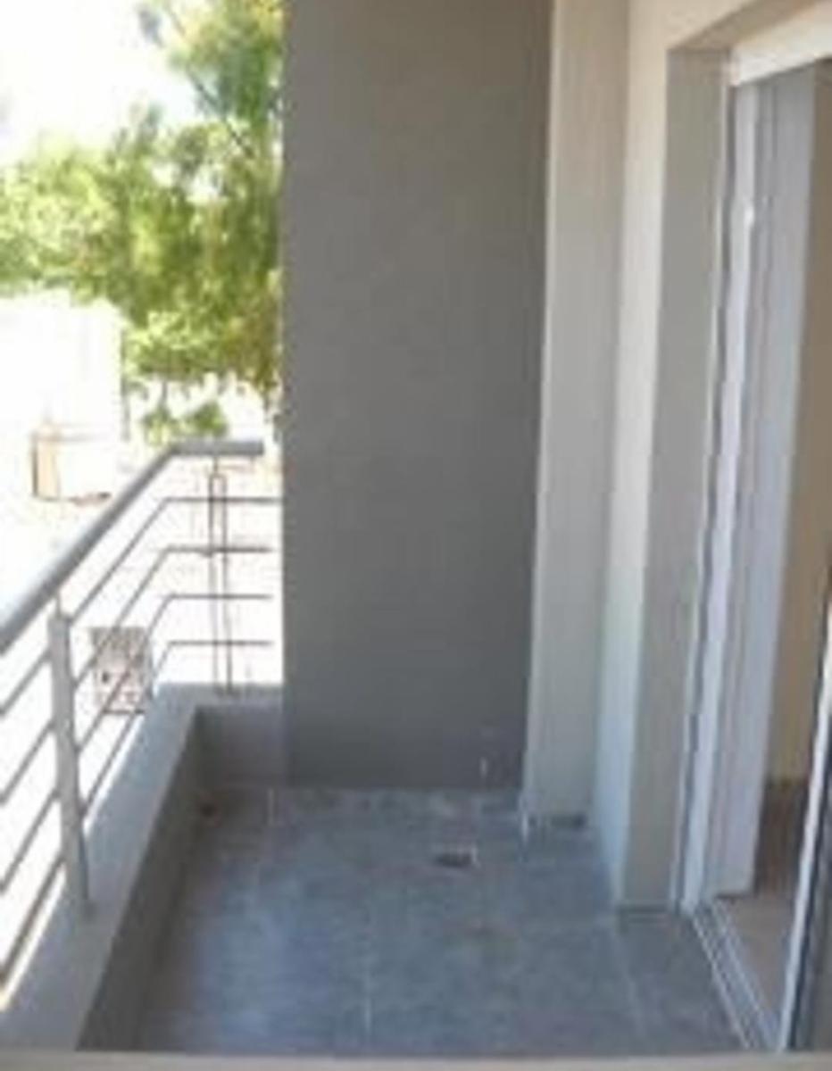 Excelente Dto en Caseros. 2 Amb. Casi a nuevo al frente en el 1 piso. — foto 4