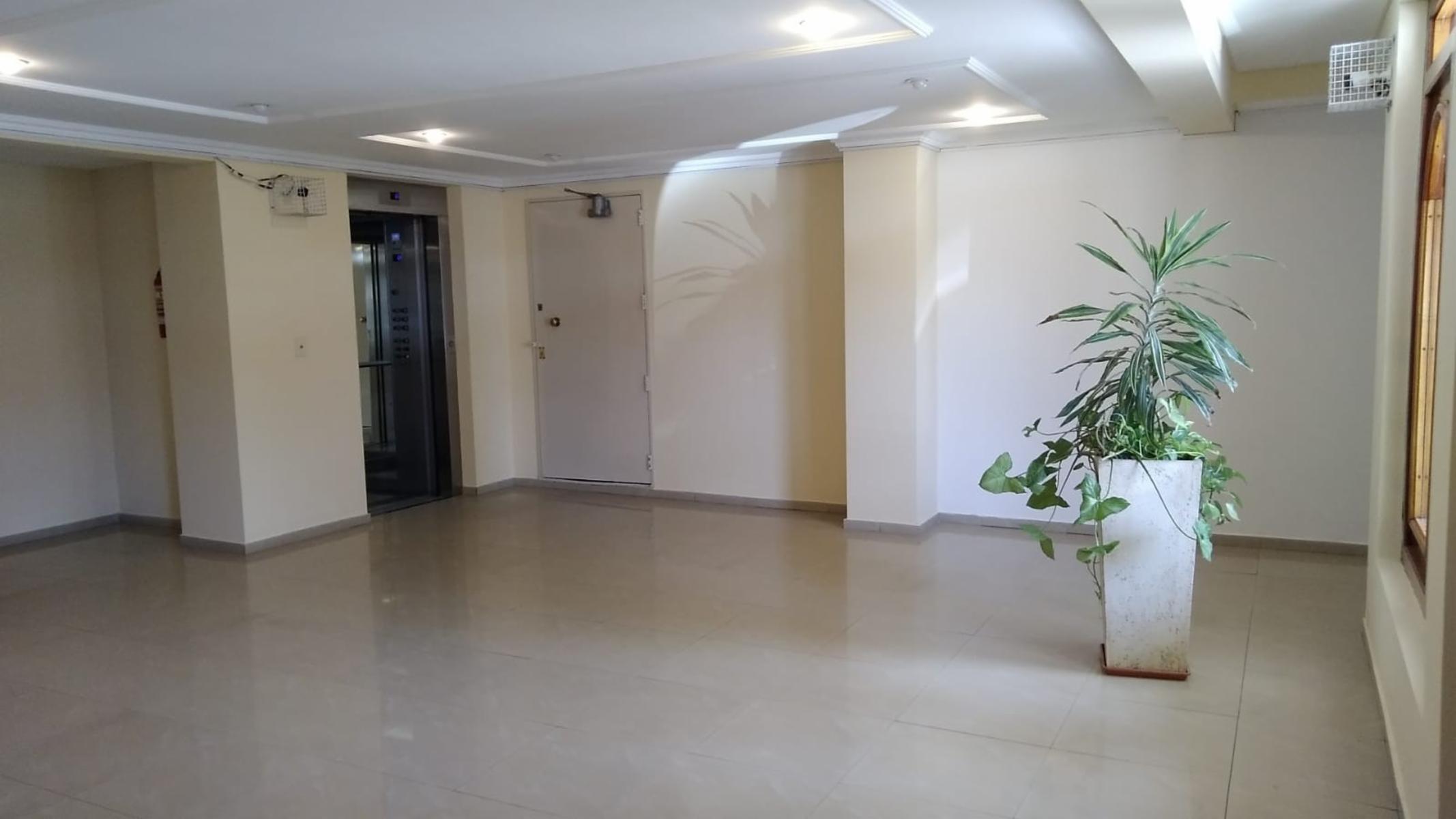 Departamento en VENTA. Edificio 6 años de antiguedad. a nuevo. 2 amb. al frente. bajas expensas — foto 2