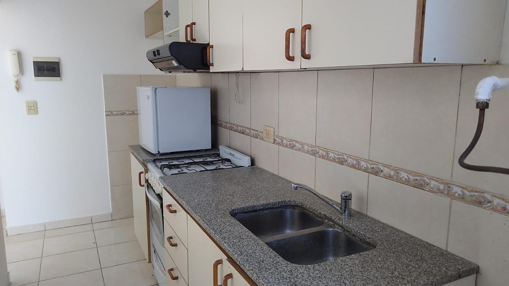 Departamento en VENTA. Edificio 6 años de antiguedad. a nuevo. 2 amb. al frente. bajas expensas — foto 3