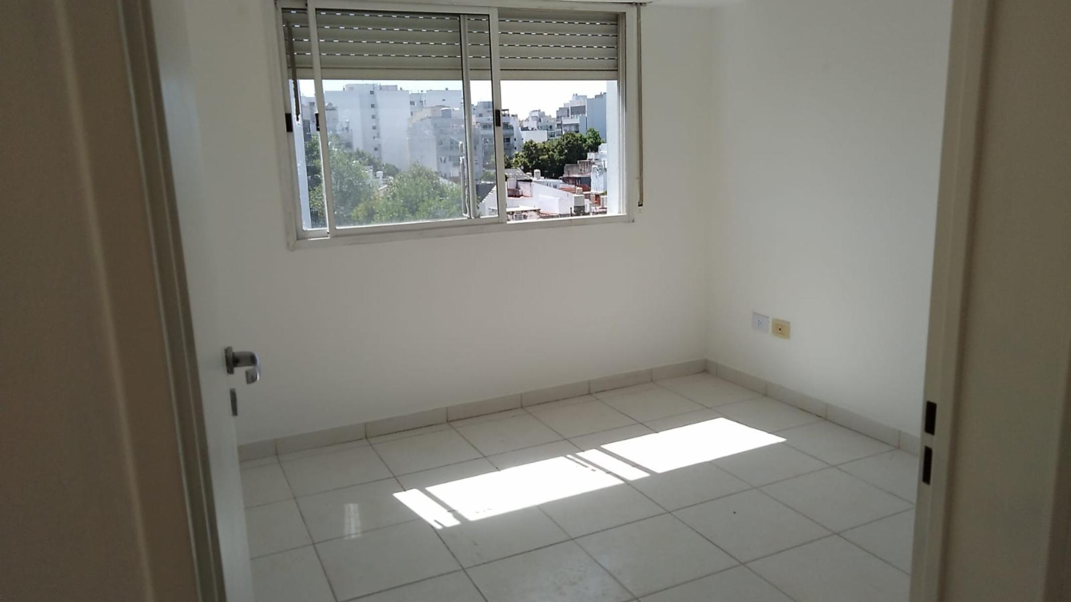 Departamento en VENTA. Edificio 6 años de antiguedad. a nuevo. 2 amb. al frente. bajas expensas — foto 6