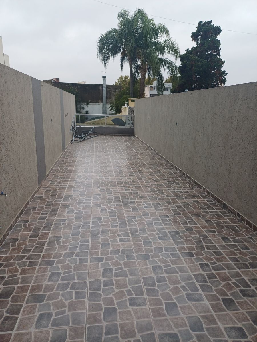 Excelente Monoambiente con un gran patio en el 1 piso, casi a estrenar - 4