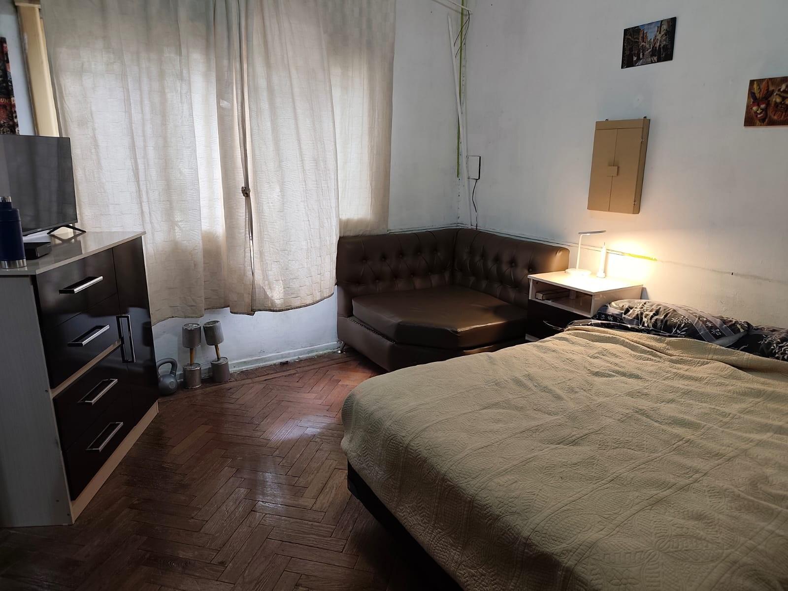 Excelente Mil casitas, ubicado a mts del centro de Liniers. 3 amb. con patio. — foto 5