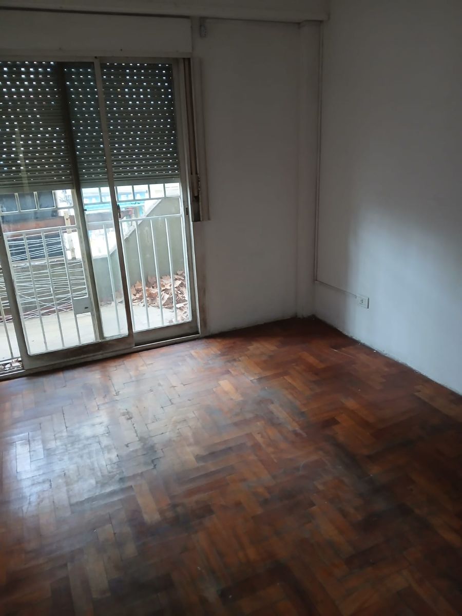 Excelente Ph en Venta en la Zona de Liniers, al frente, y sin expensas. - 4