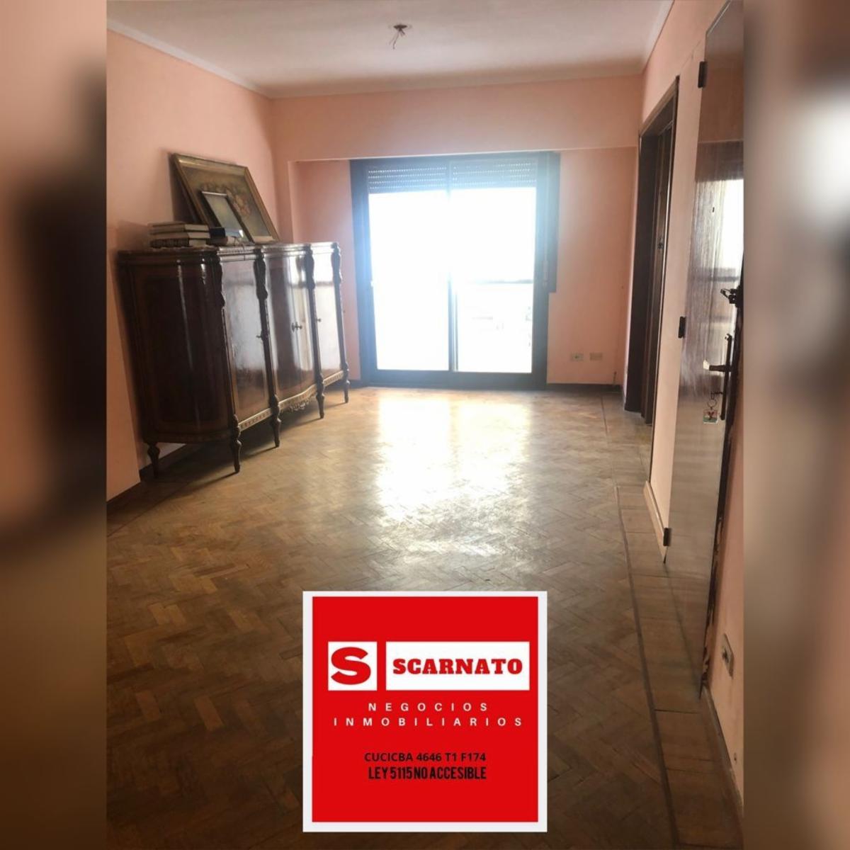 Venta departamento. Piso de 4 ambientes al frente con Balcón. Parque Patricios.