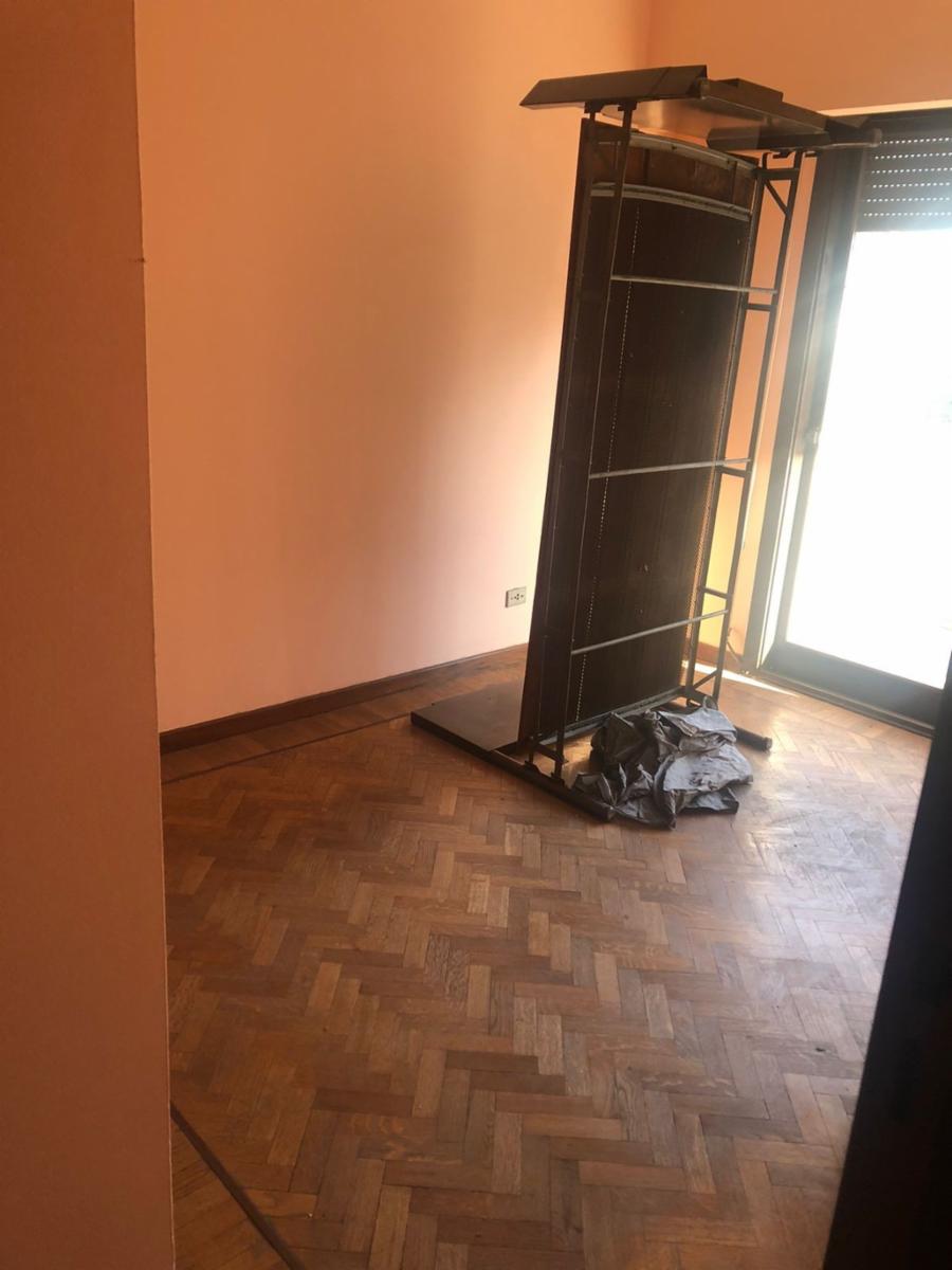Venta departamento. Piso de 4 ambientes al frente con Balcón. Parque Patricios. — foto 4