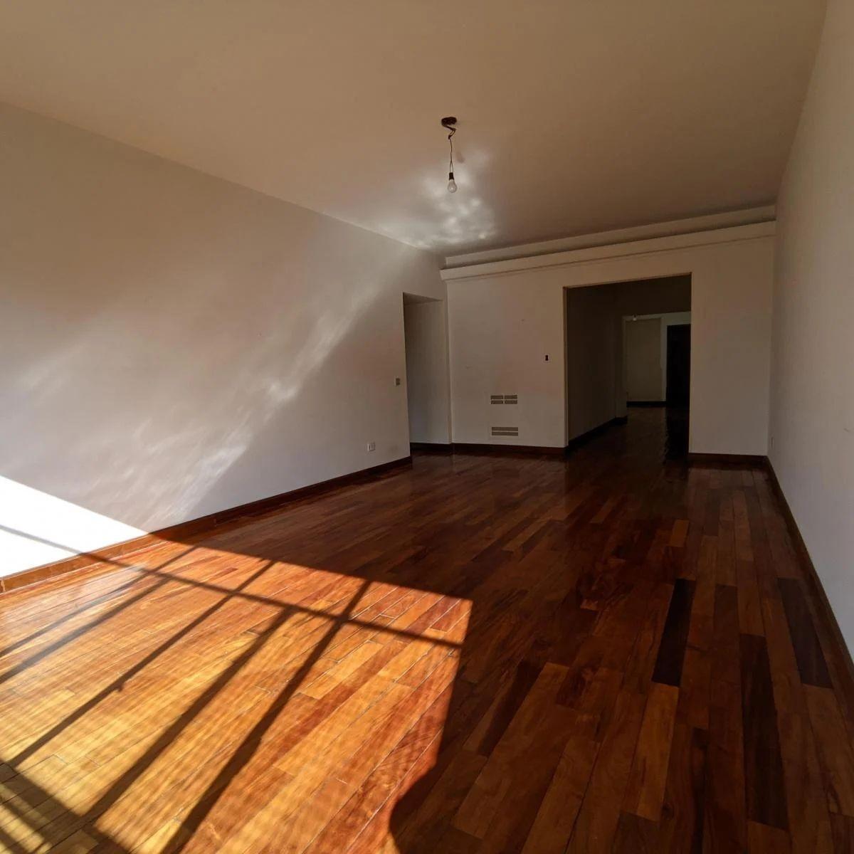 Excelente depto 4 amb mas dependencia, al frente. 150M2 — foto 4