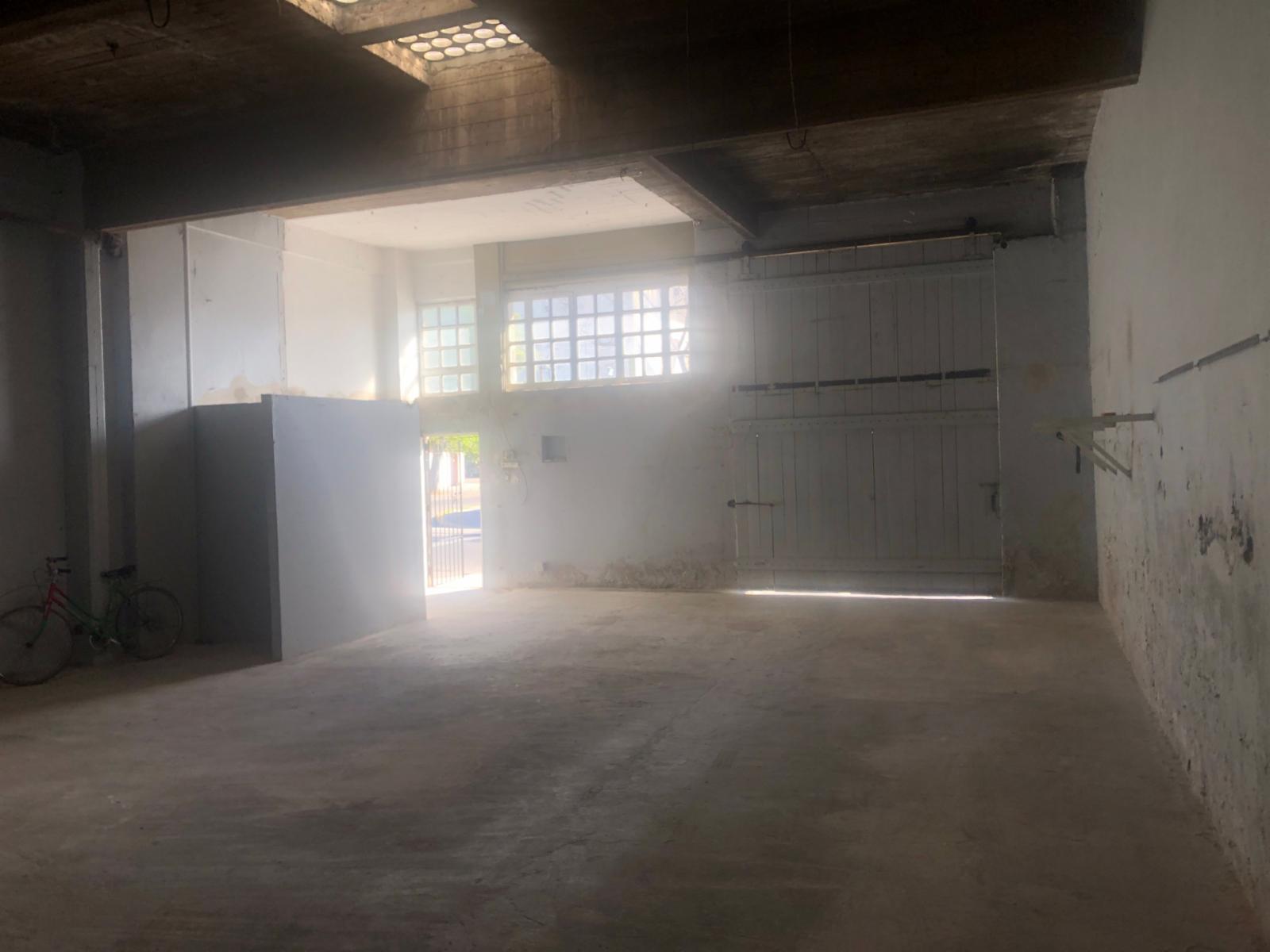 Venta casa con depósito y local. Lote de 31 de frente x 18 — foto 2