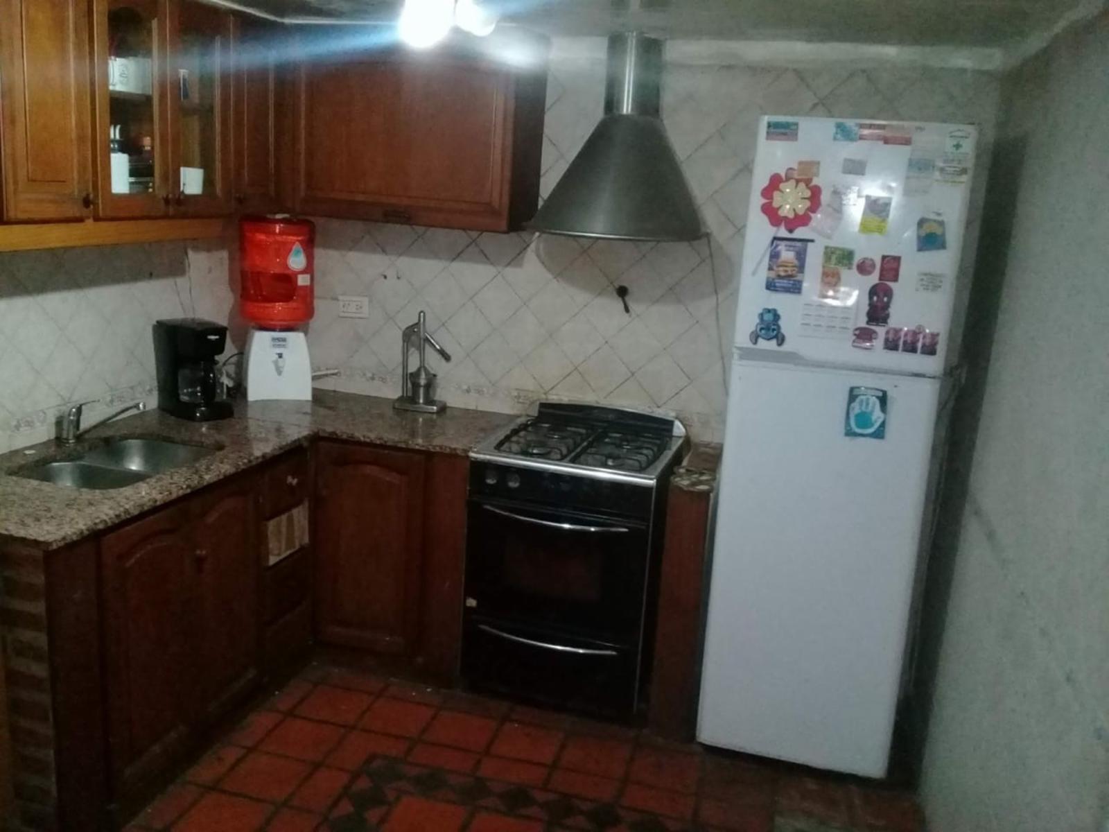 Venta casa 5 amb, en lote propio — foto 3