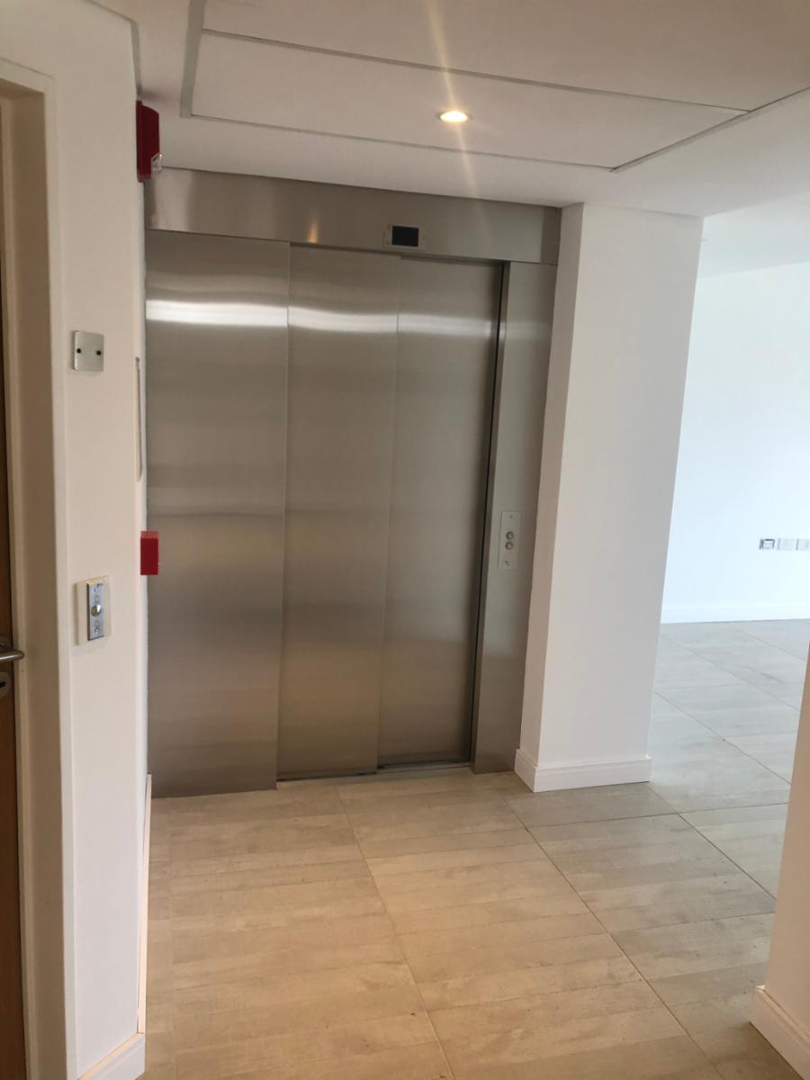 Alquiler de oficina con posibilidad de deposito en el piso de abajo con montacarga - 11