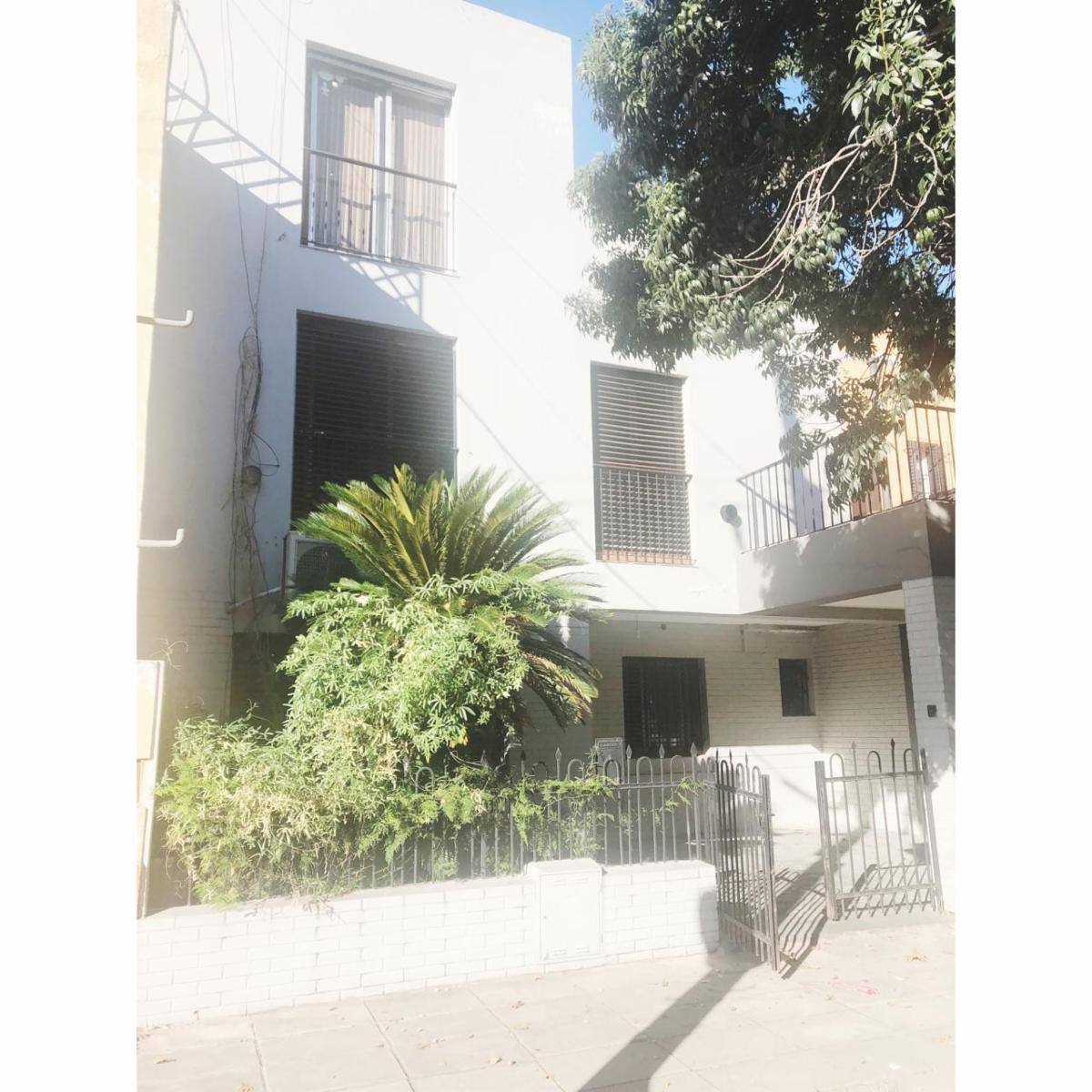 Venta casa 6 amb con cochera. Oportunidad — foto 2