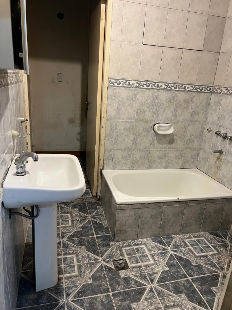 Venta local con vivienda. A refaccionar — foto 2