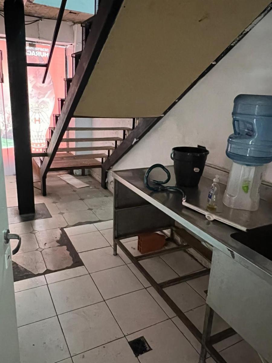 Excelente Local Comercial a la venta en Parque Patricios - 4