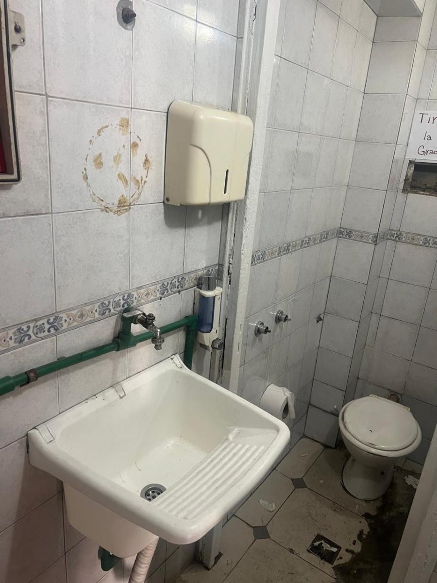 Excelente Local Comercial a la venta en Parque Patricios - 5
