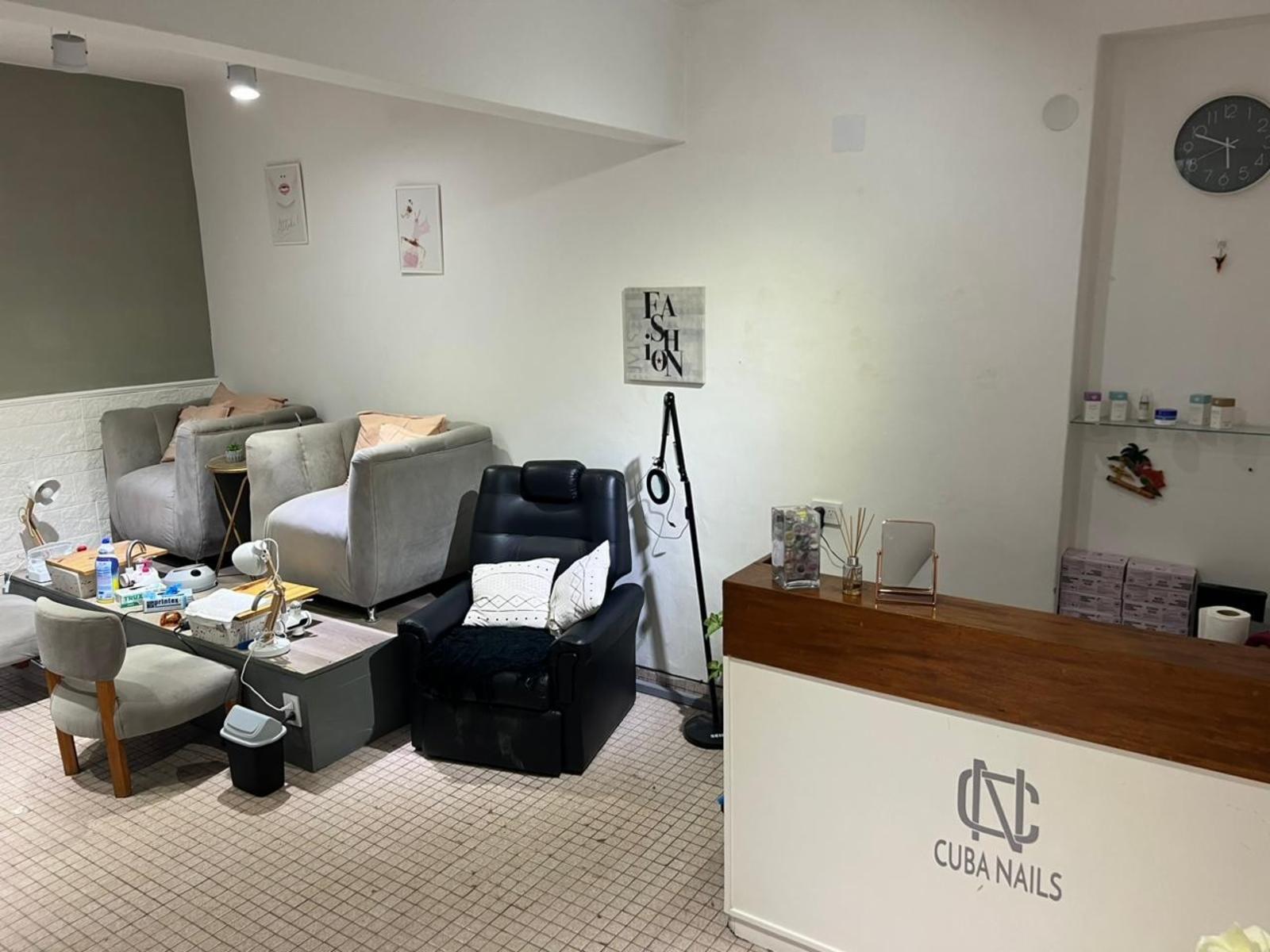 Excelente Local Comercial a la Venta en Parque Patricios - 1