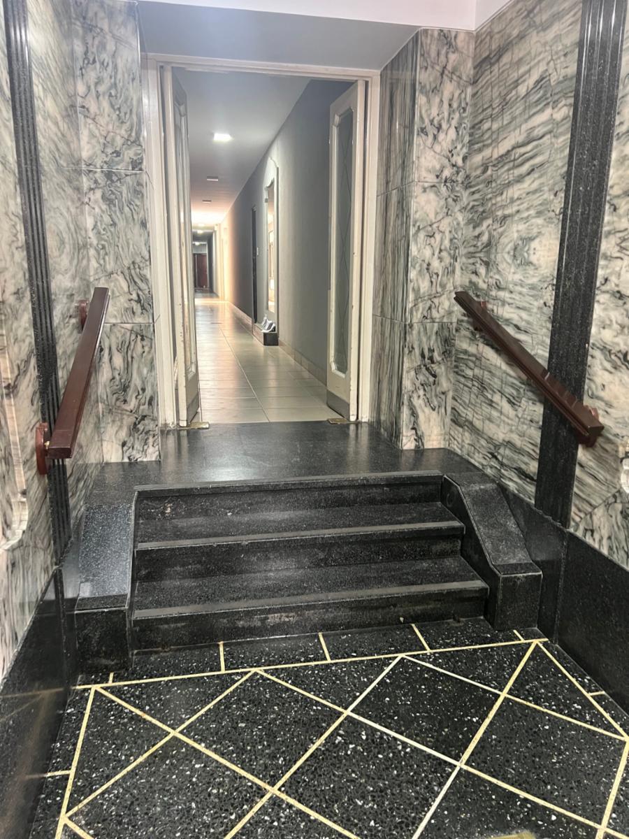 Venta depto 3 ambientes al frente, Av Caseros — foto 2