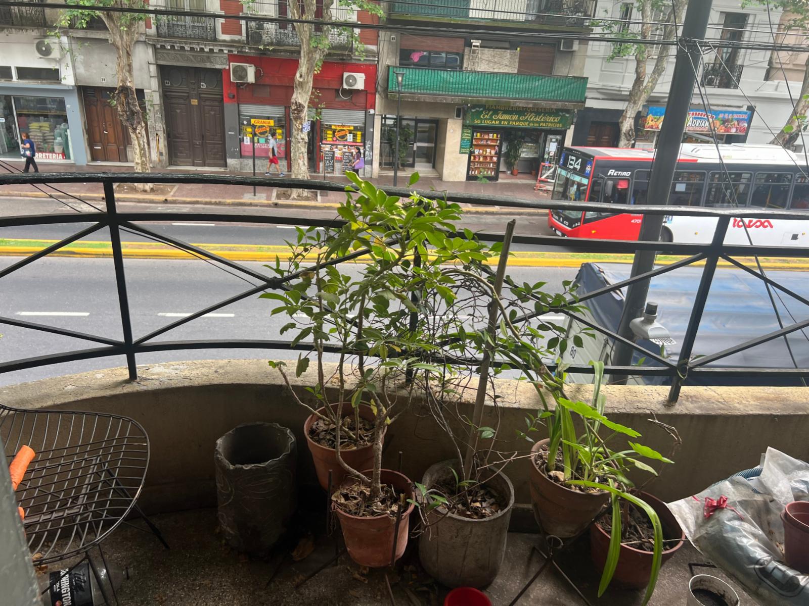 Venta depto 3 ambientes al frente, Av Caseros — foto 9