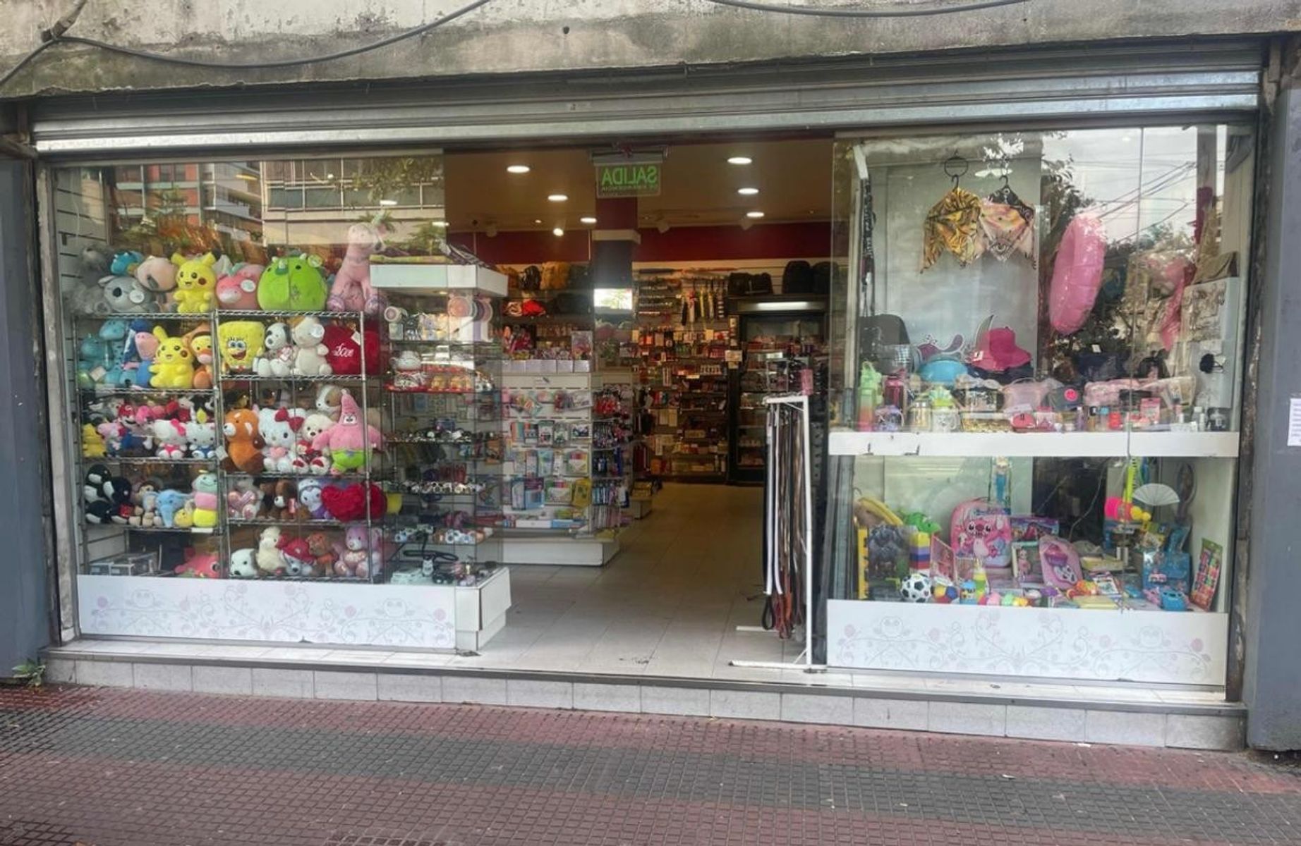 Excelente local a la Venta En Parque Patricios - 1