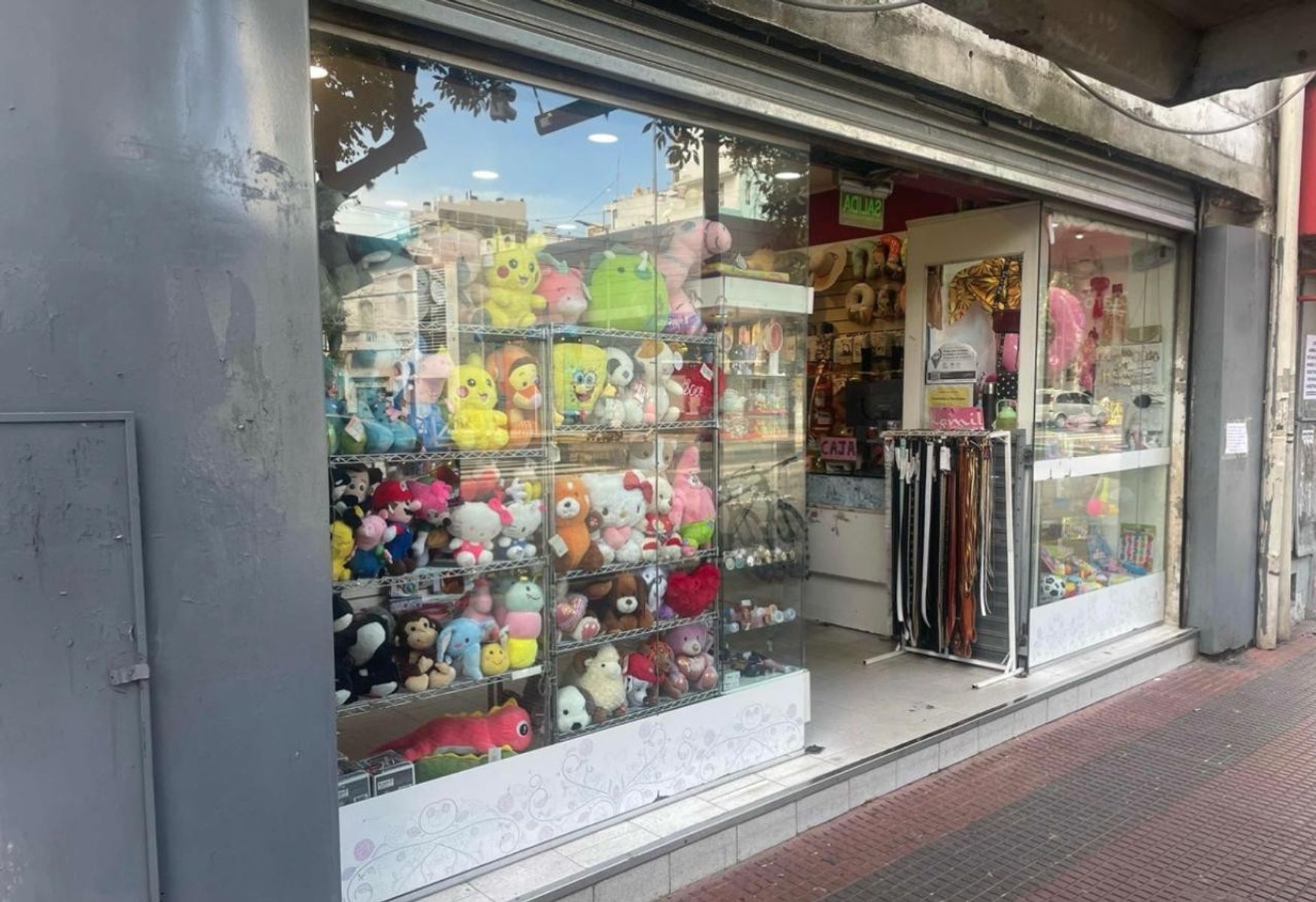 Excelente local a la Venta En Parque Patricios - 2