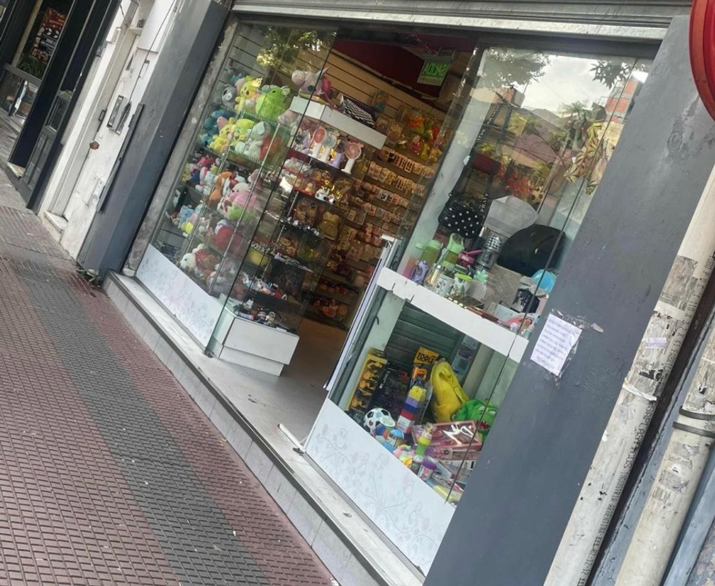 Excelente local a la Venta En Parque Patricios - 3