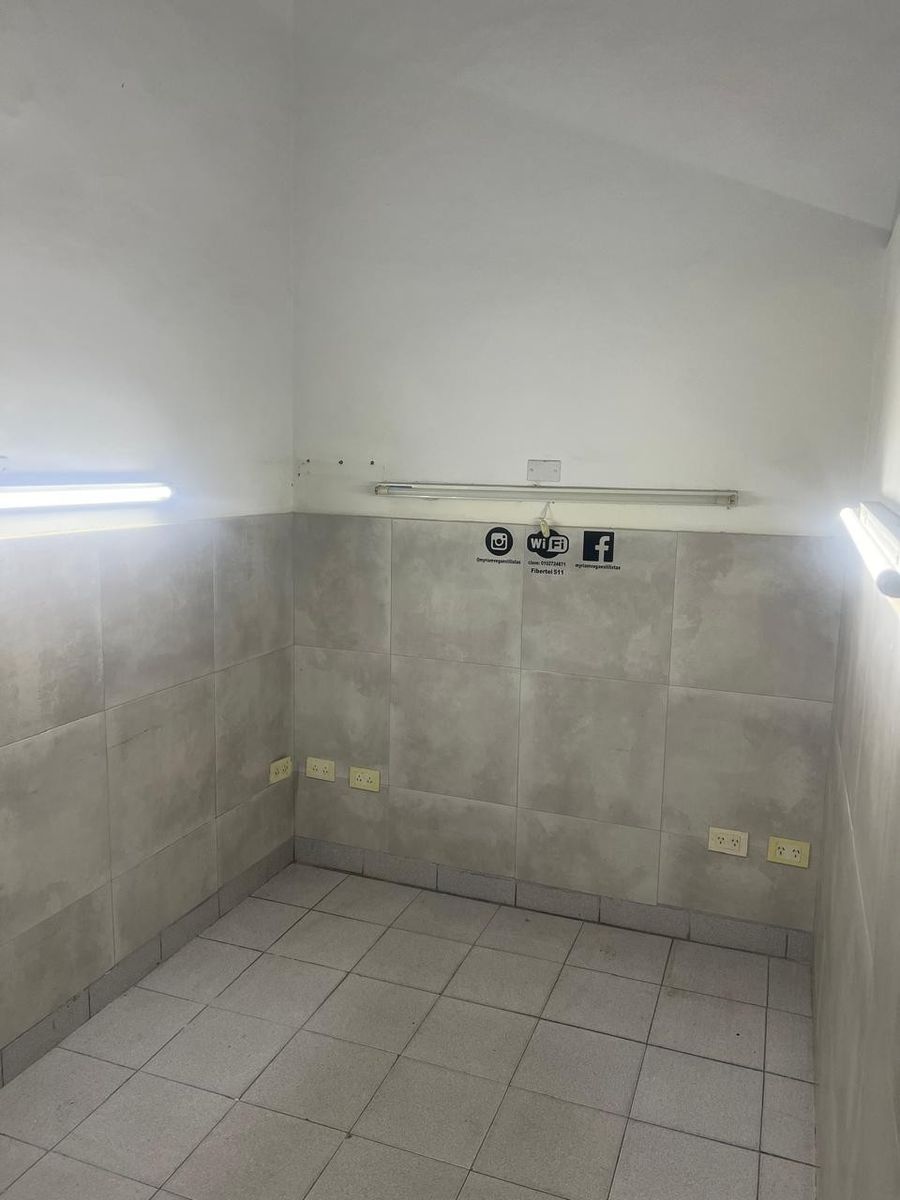 Excelente Local Comercial en Alquiler - 8