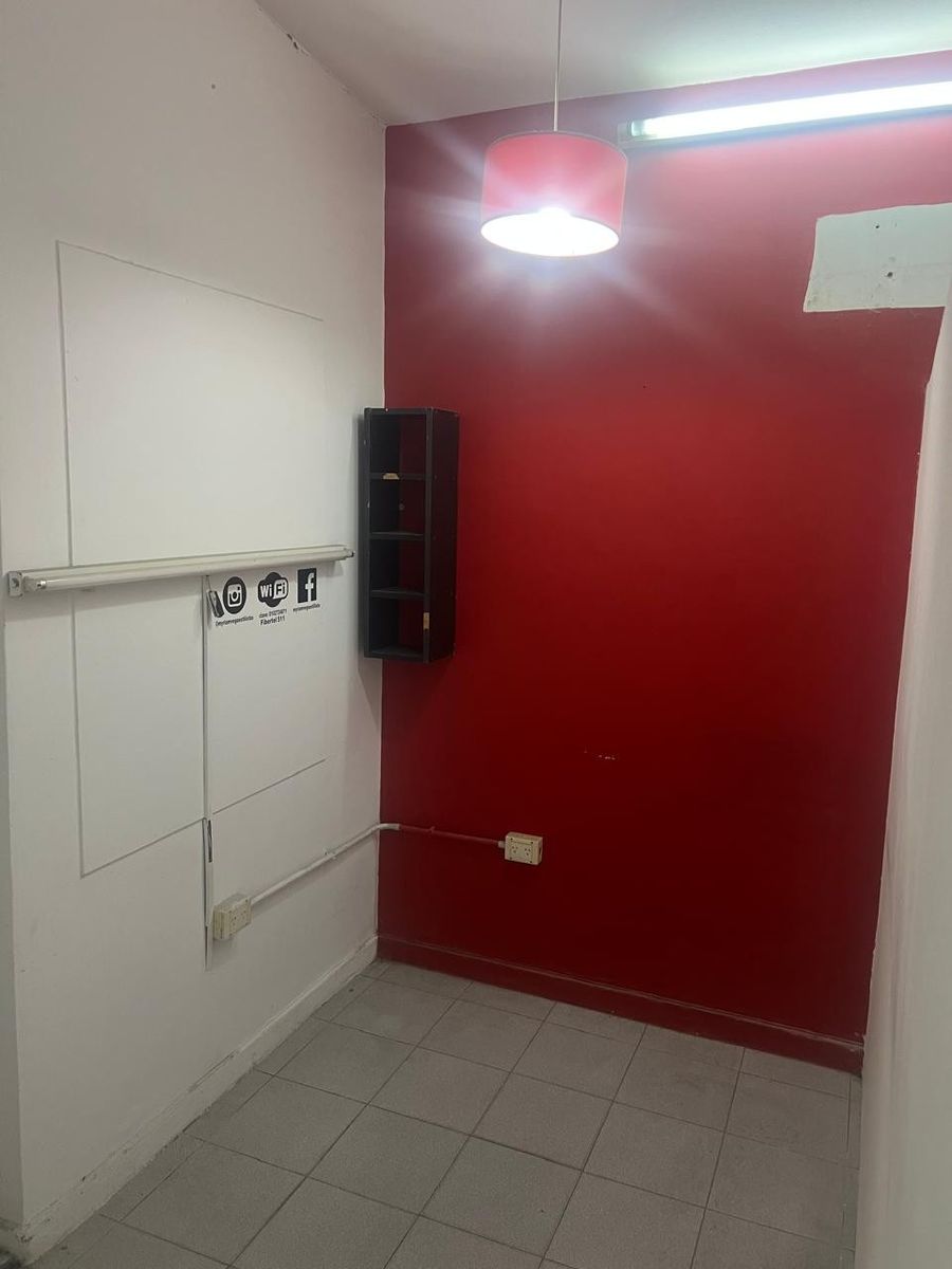 Excelente Local Comercial en Alquiler - 11