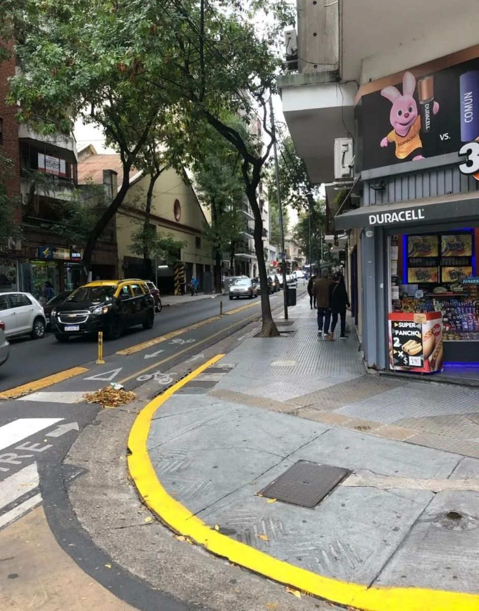 Excelente Local a la Venta en Barrio Norte - 2